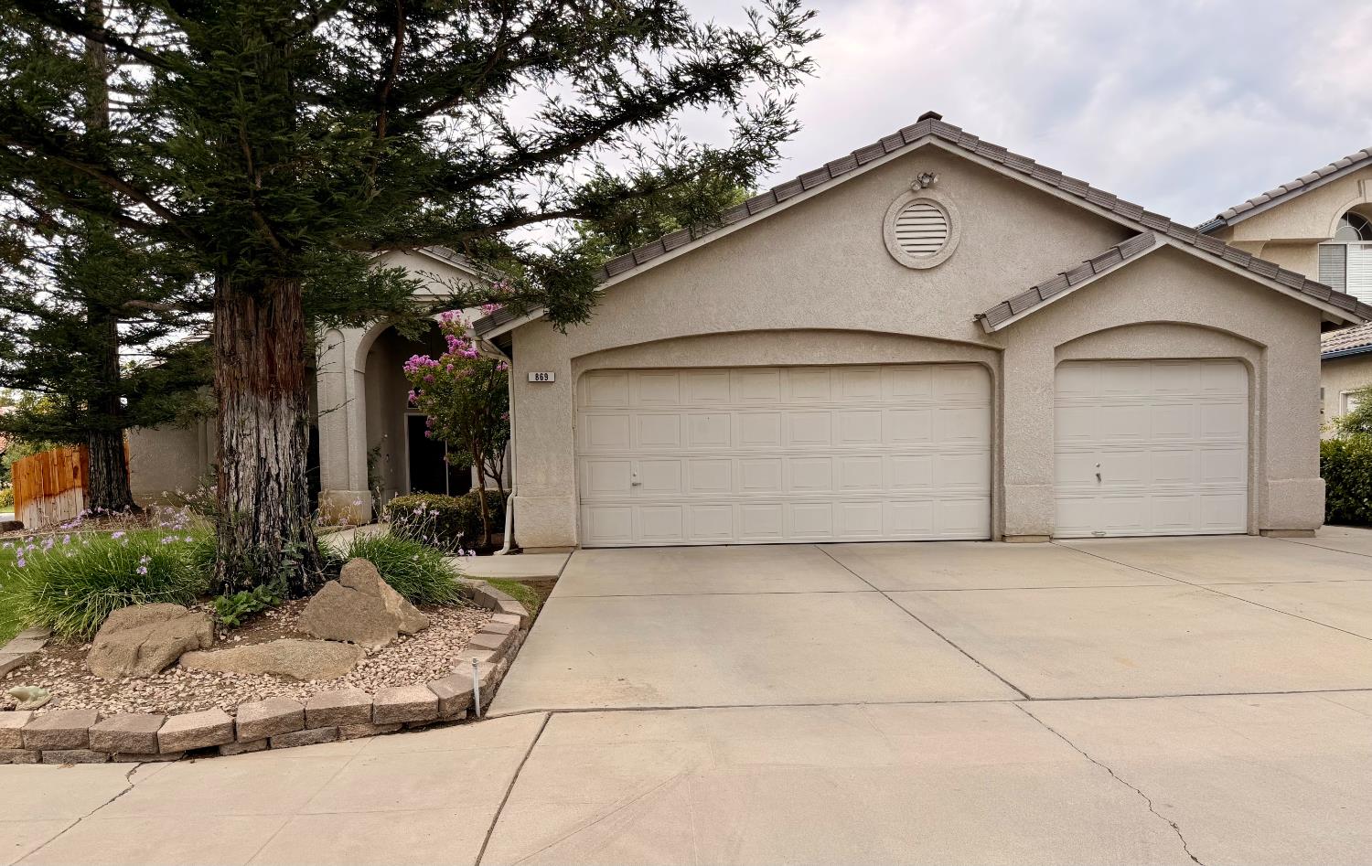 869 Spruce Ave, Clovis, CA 93611