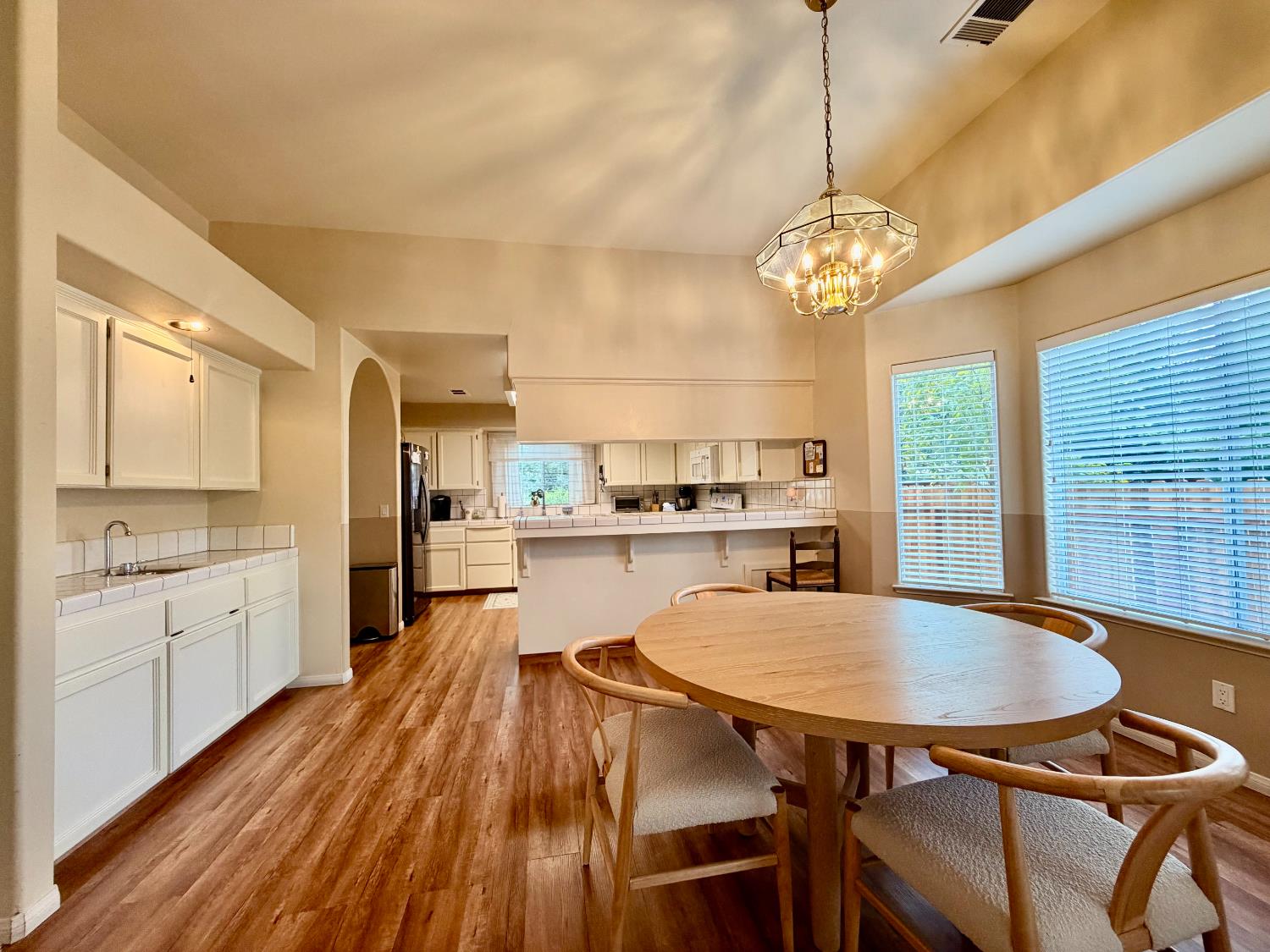 869 Spruce Ave, Clovis, CA 93611