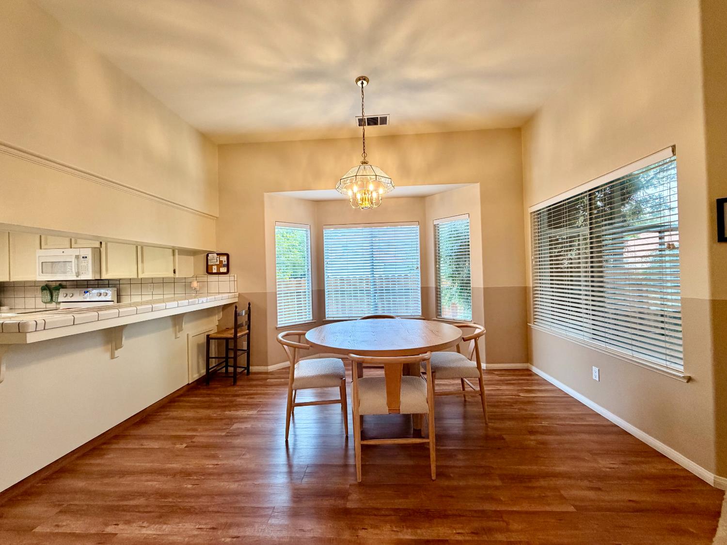 869 Spruce Ave, Clovis, CA 93611
