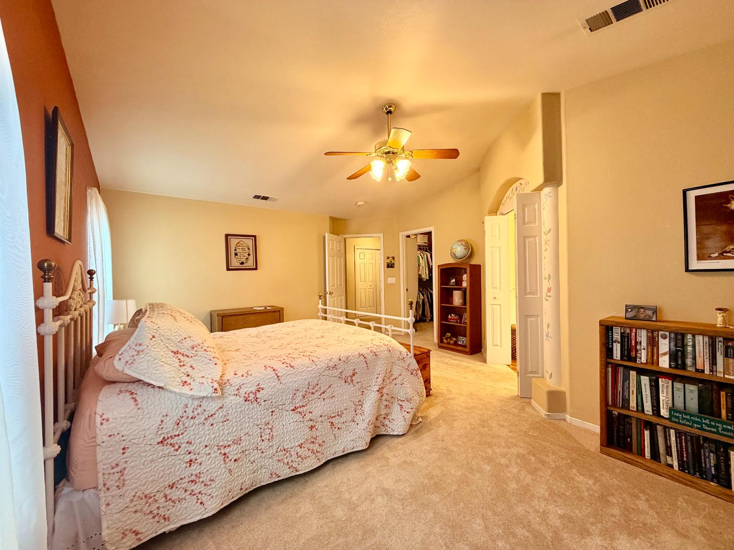 869 Spruce Ave, Clovis, CA 93611