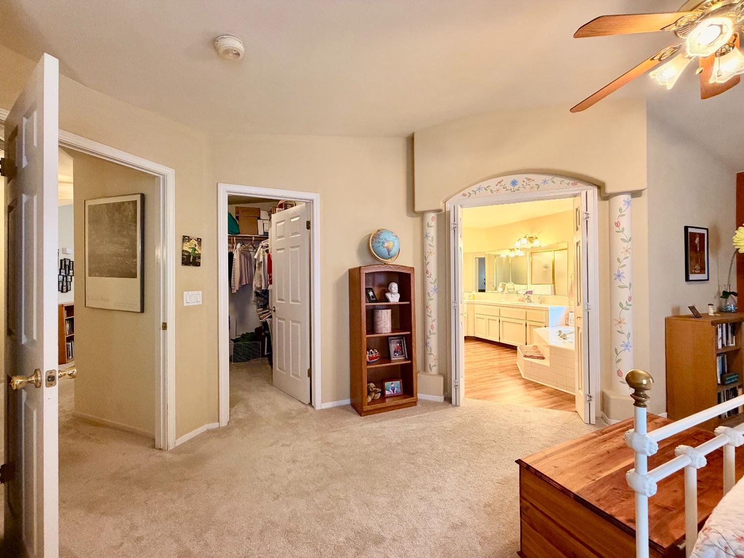 869 Spruce Ave, Clovis, CA 93611