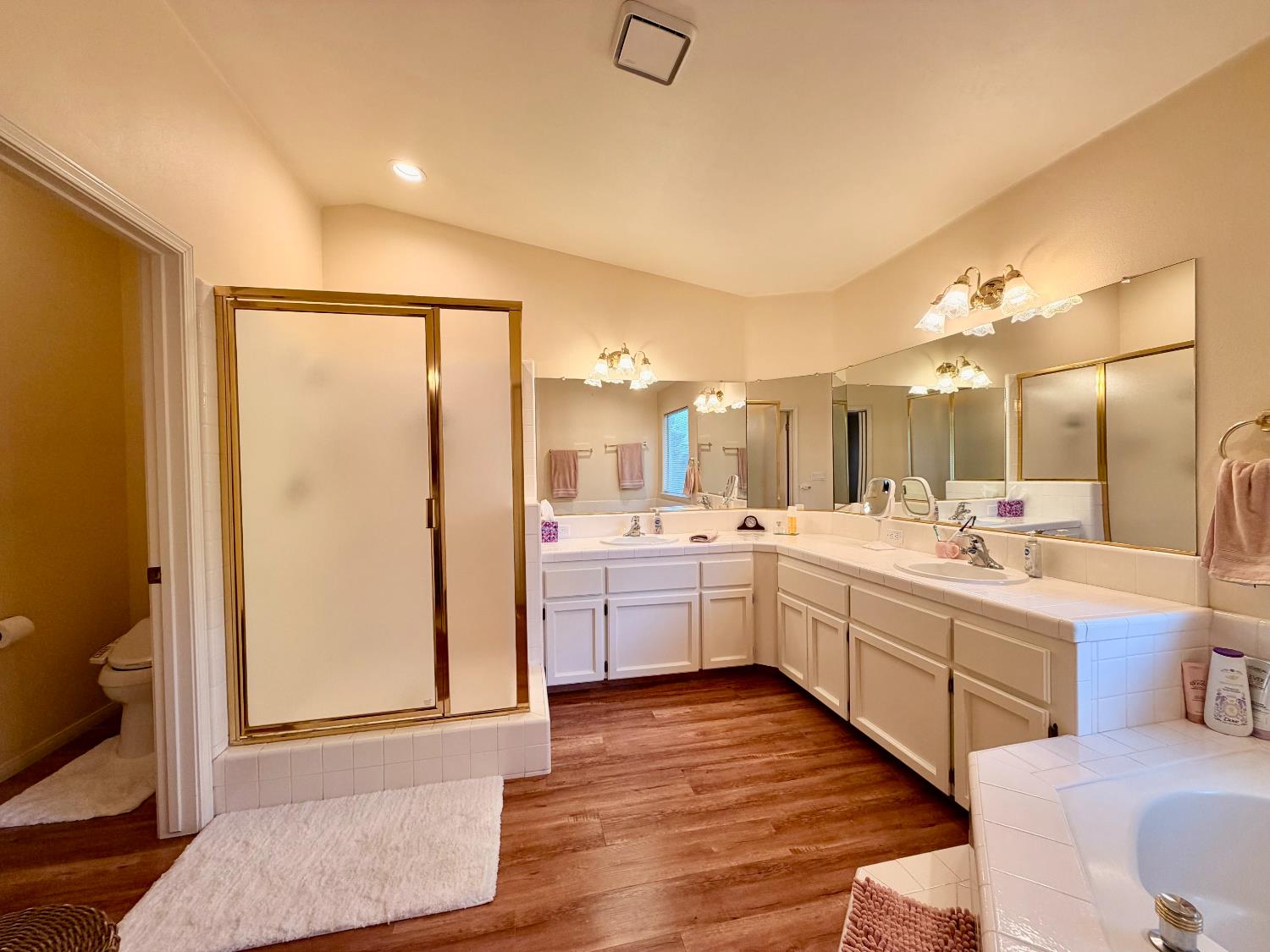 869 Spruce Ave, Clovis, CA 93611