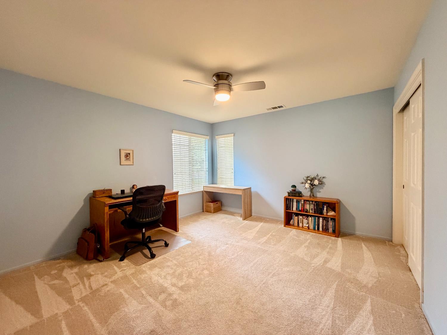 869 Spruce Ave, Clovis, CA 93611
