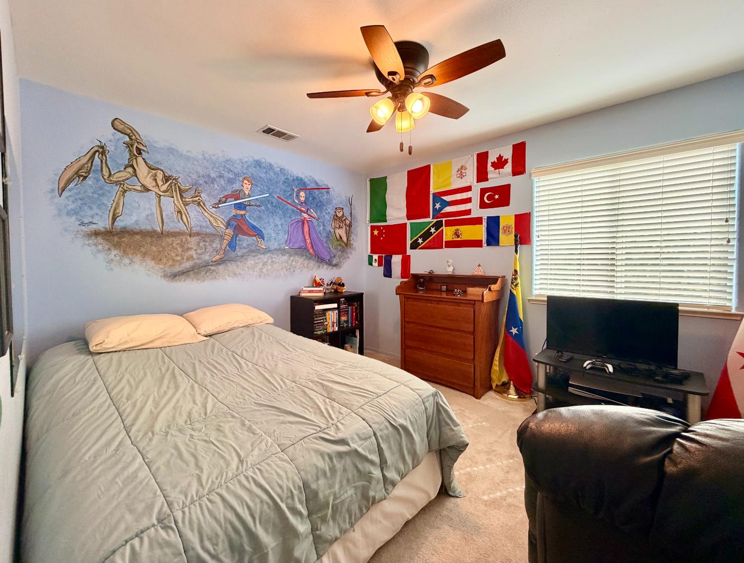 869 Spruce Ave, Clovis, CA 93611