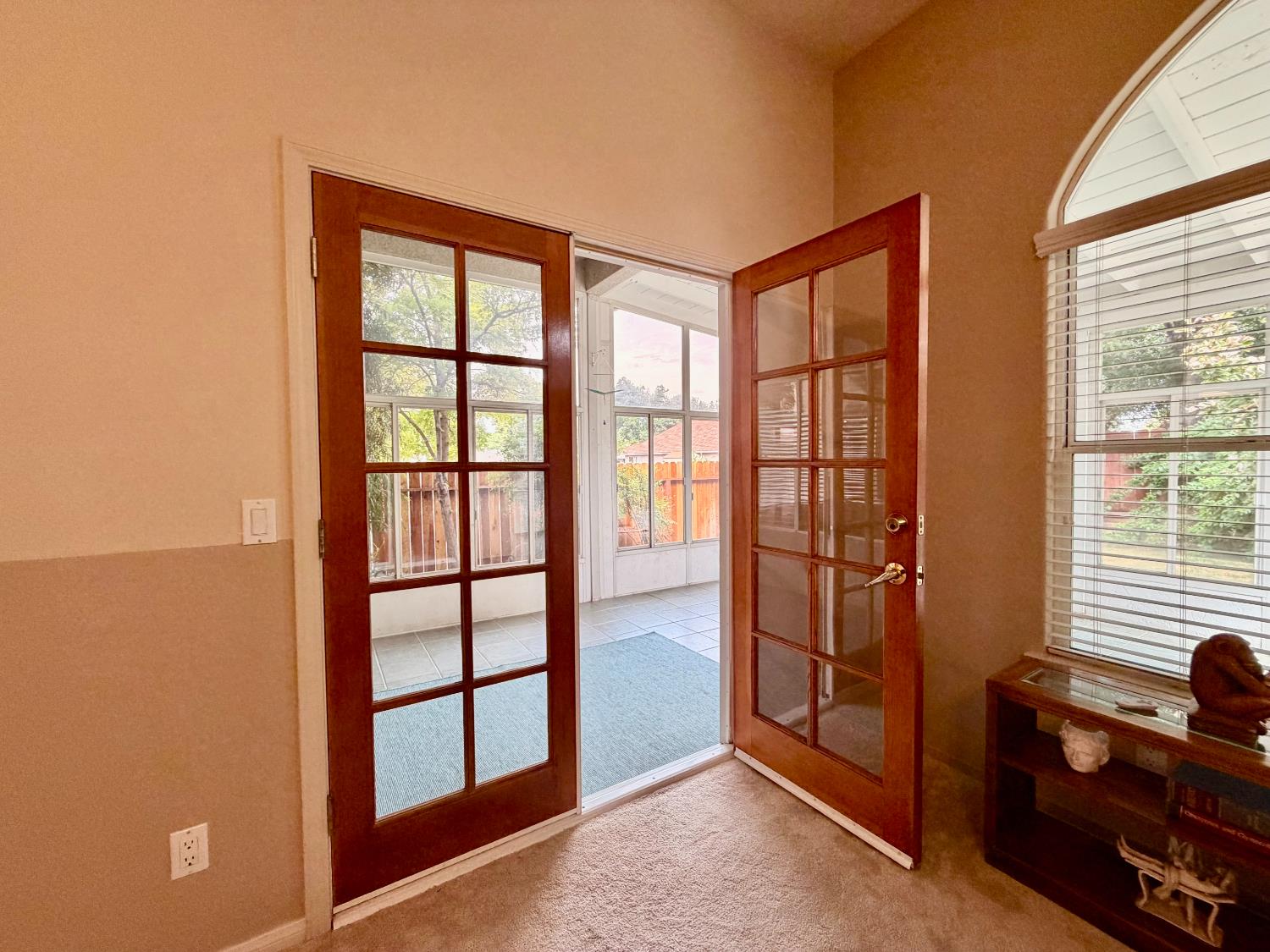 869 Spruce Ave, Clovis, CA 93611