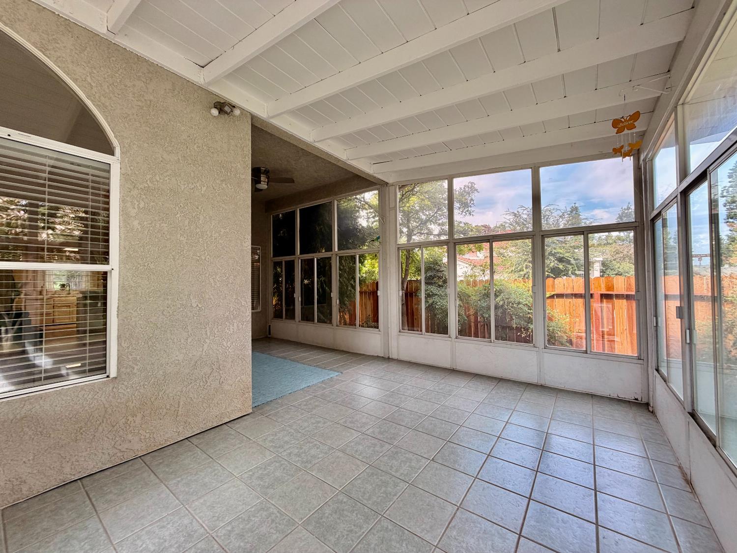 869 Spruce Ave, Clovis, CA 93611