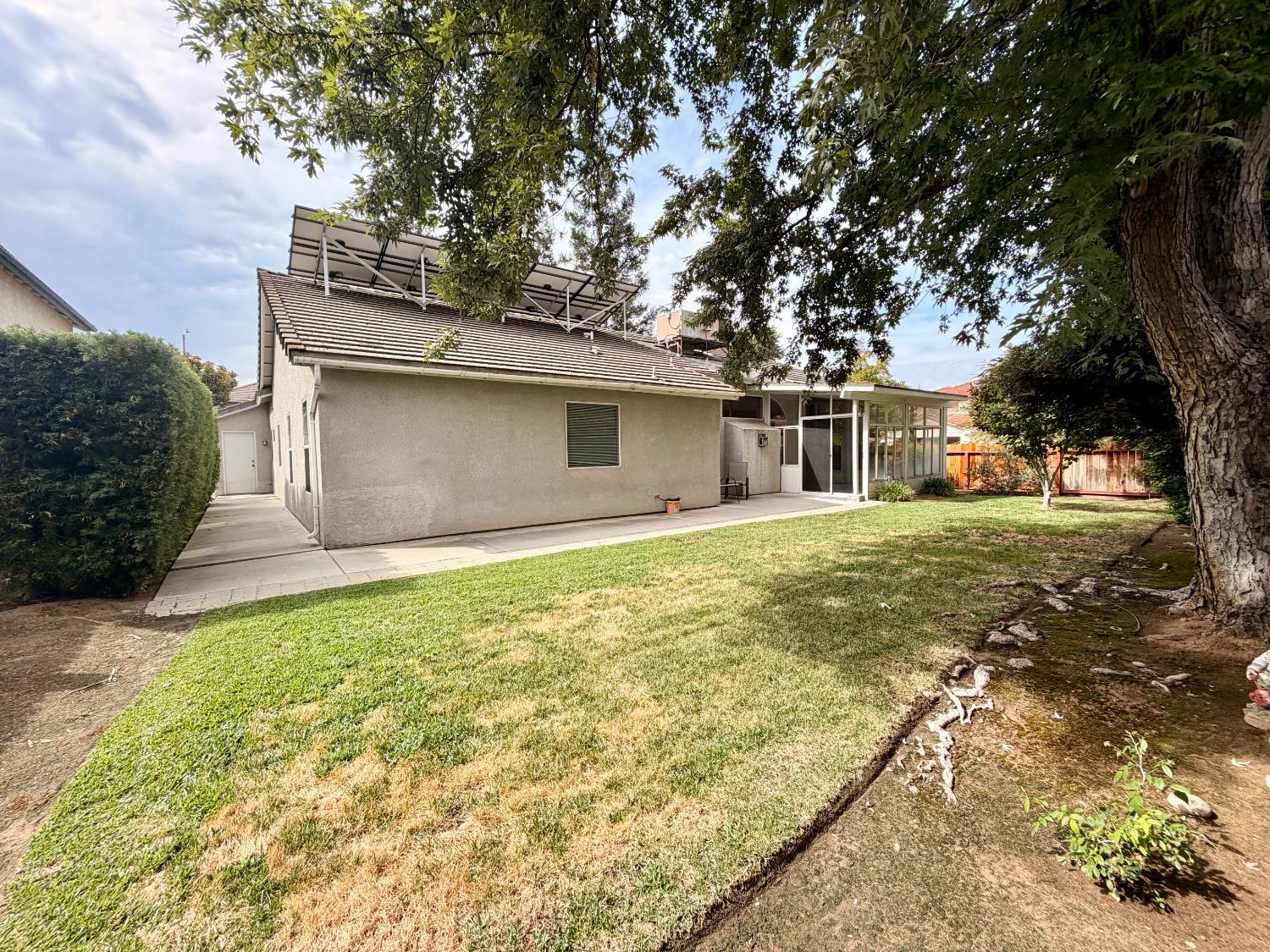 869 Spruce Ave, Clovis, CA 93611