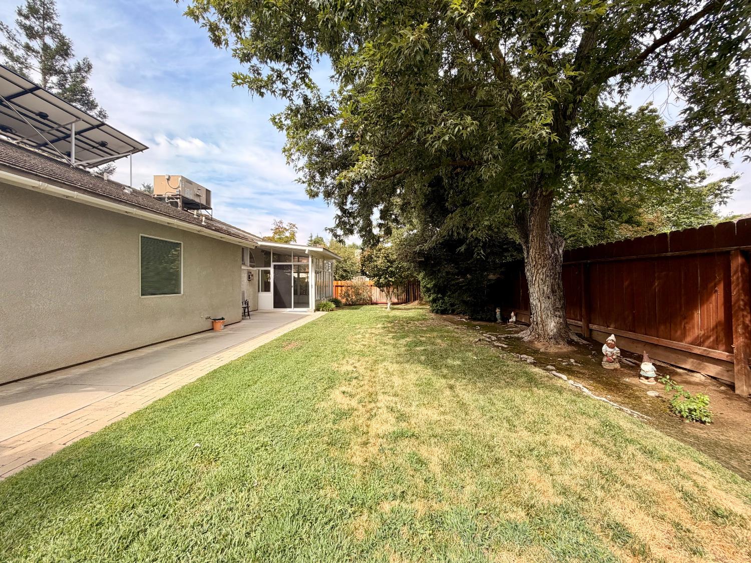 869 Spruce Ave, Clovis, CA 93611