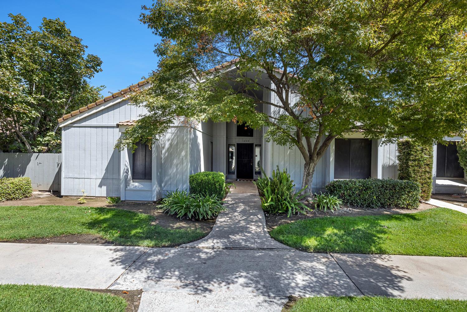 1842 Cougar Ln, Clovis, CA 93611