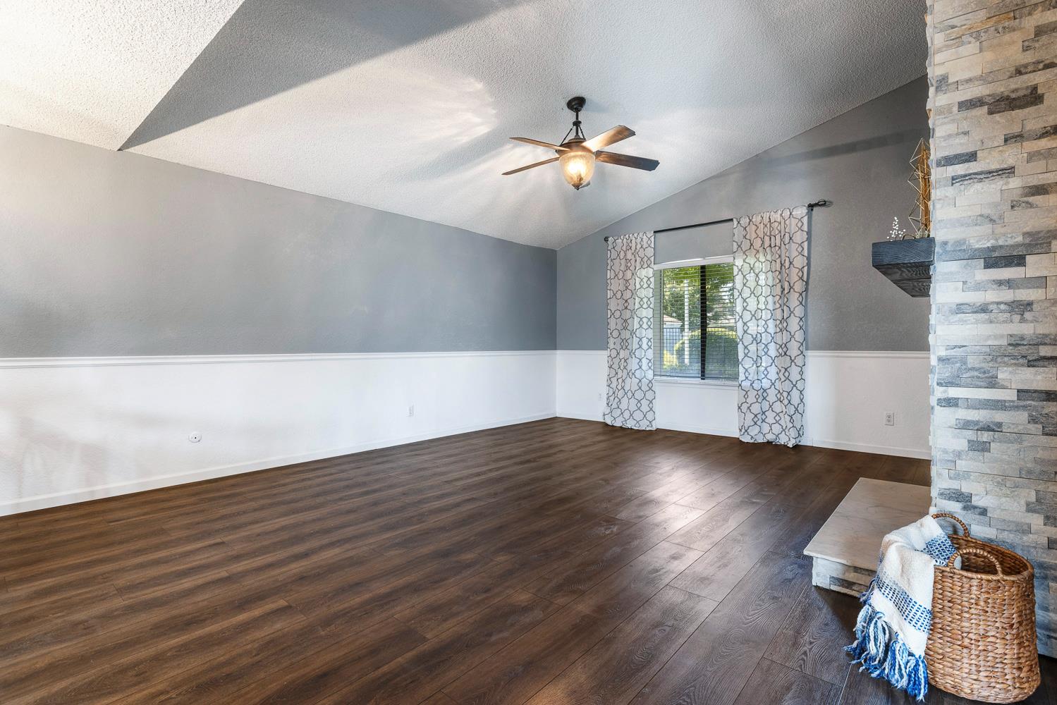 1842 Cougar Ln, Clovis, CA 93611