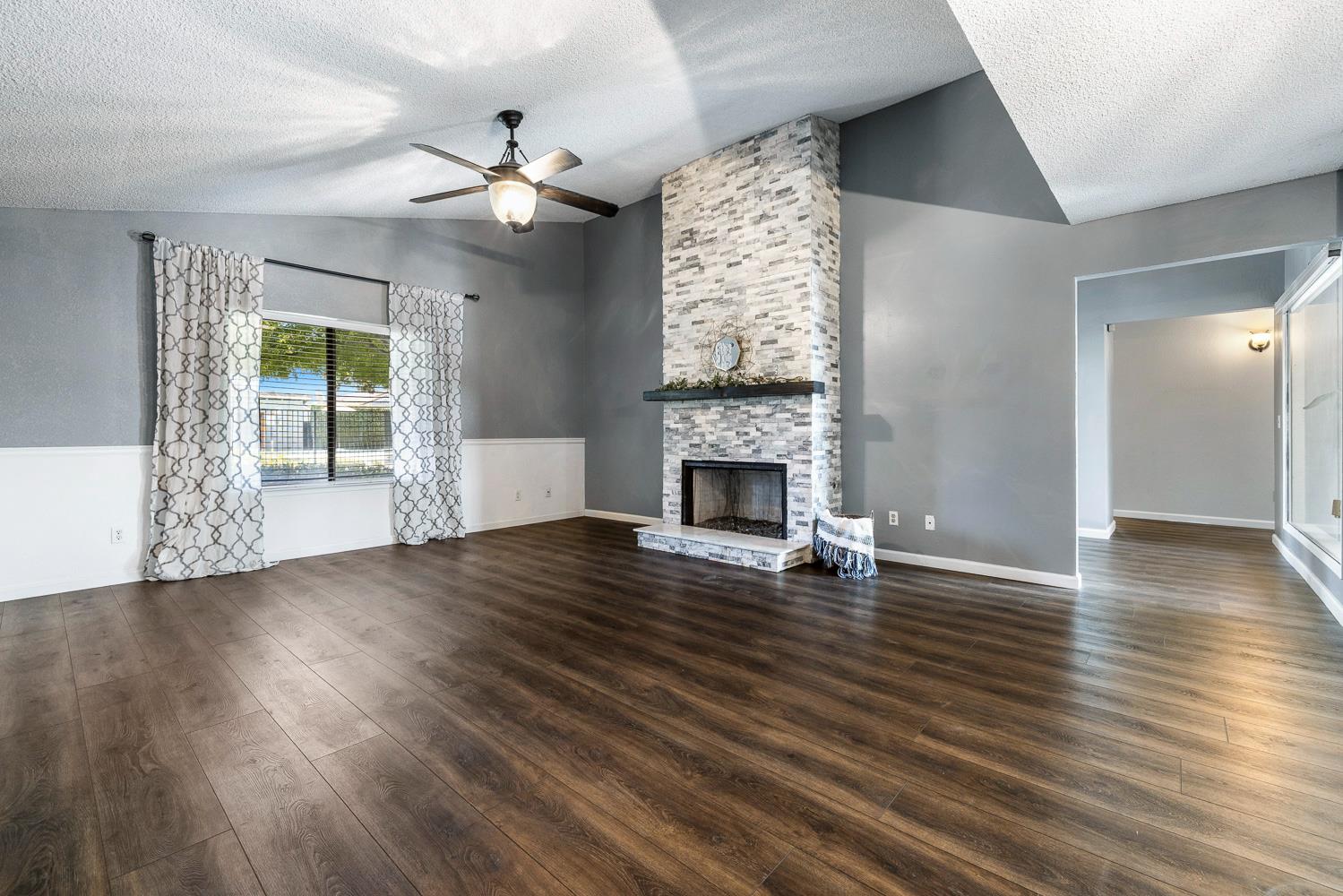 1842 Cougar Ln, Clovis, CA 93611