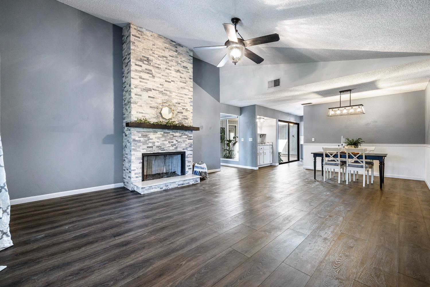 1842 Cougar Ln, Clovis, CA 93611