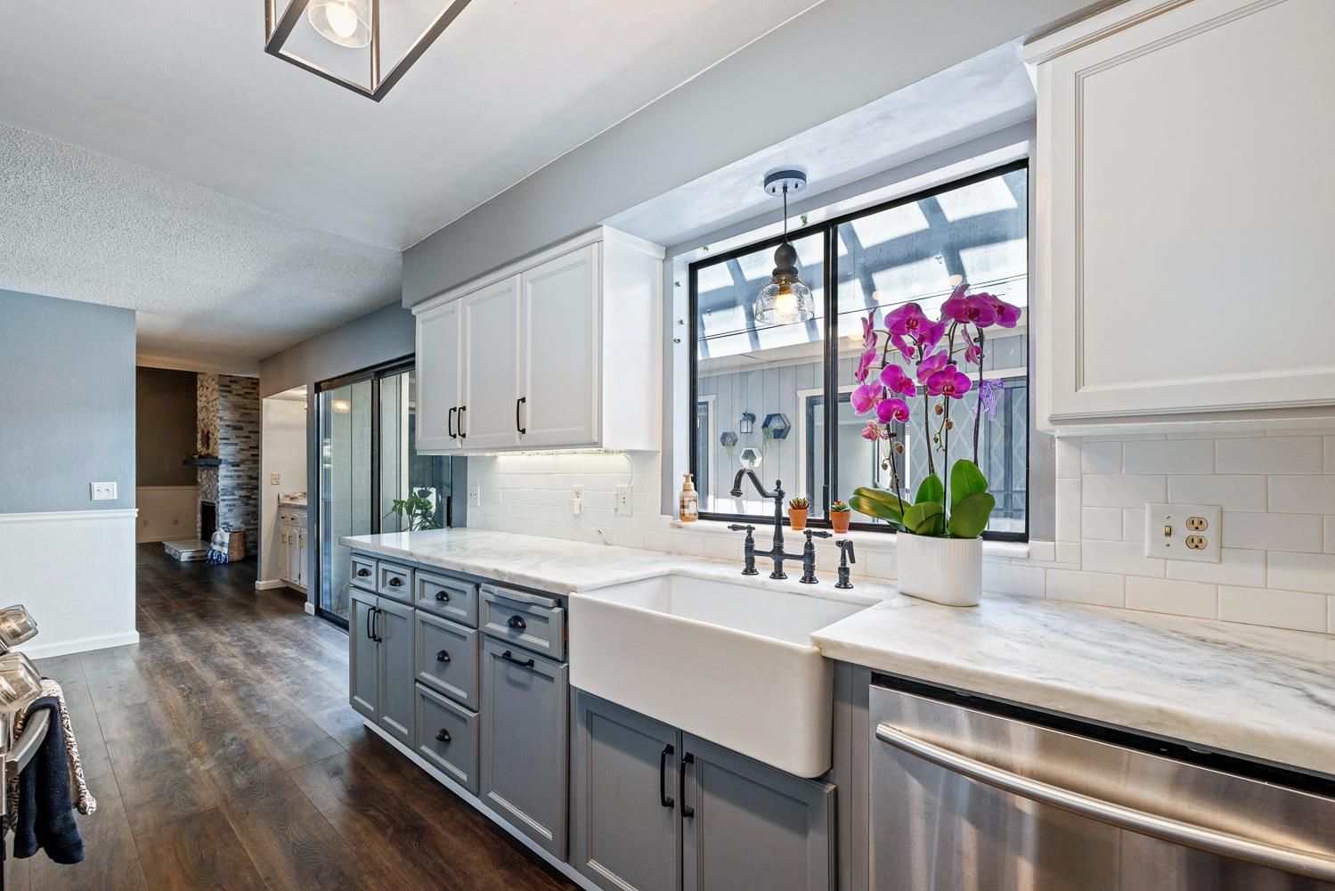 1842 Cougar Ln, Clovis, CA 93611