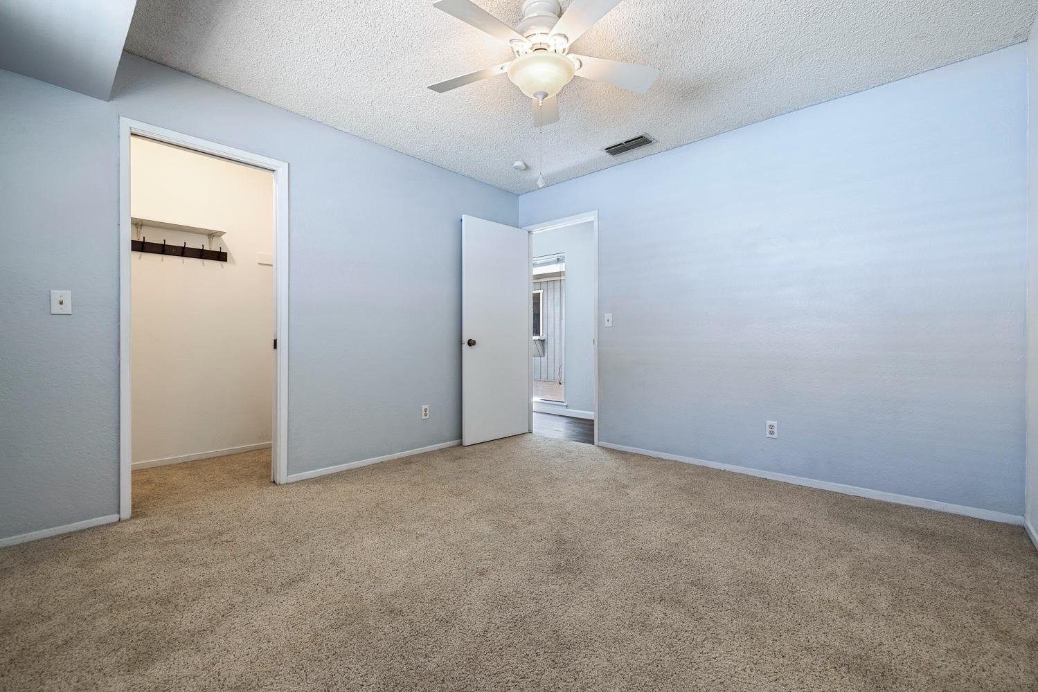 1842 Cougar Ln, Clovis, CA 93611