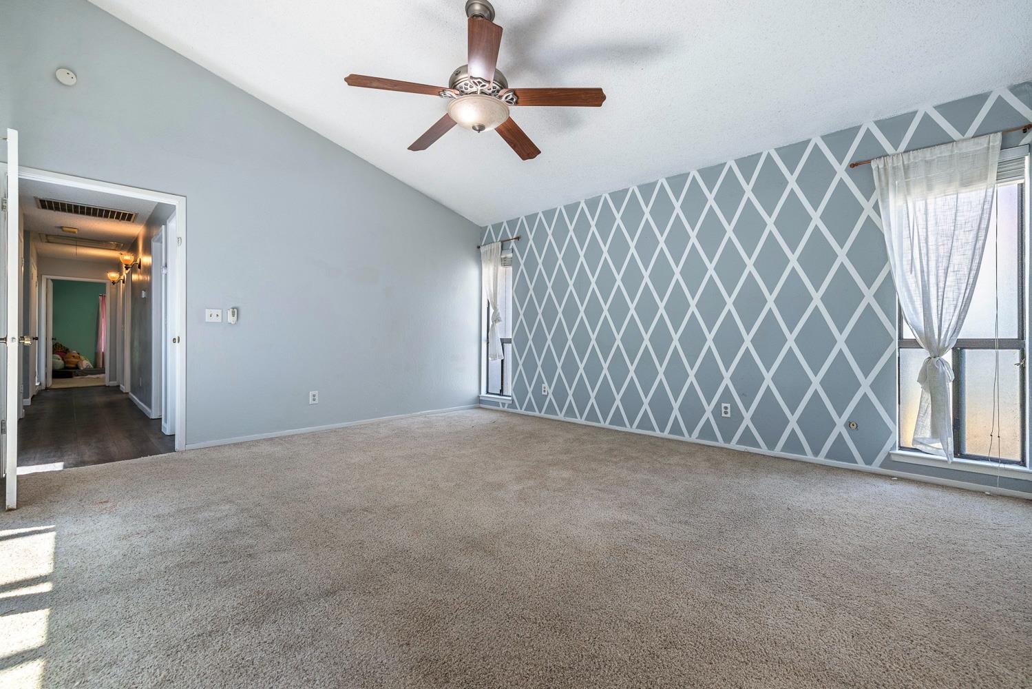 1842 Cougar Ln, Clovis, CA 93611