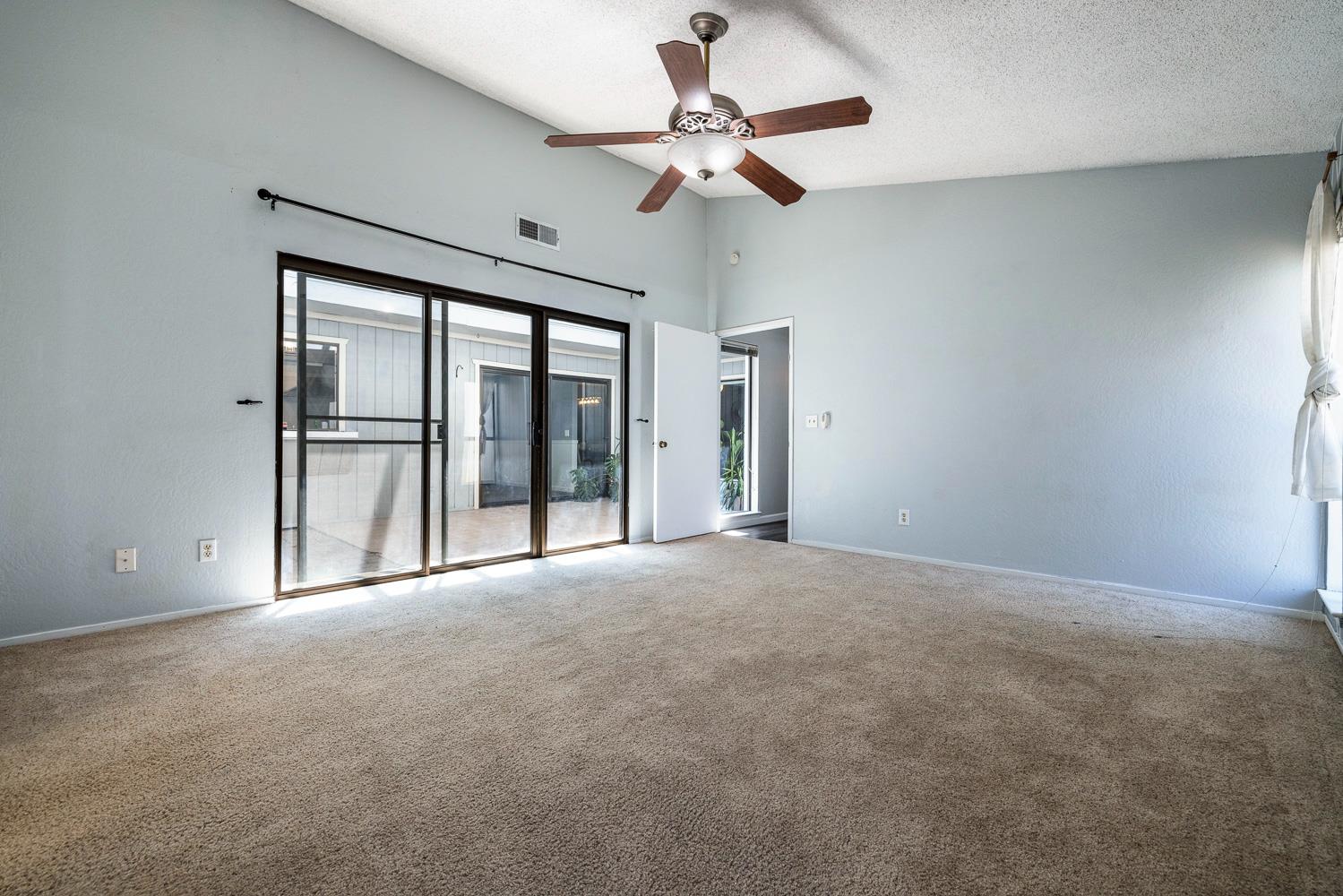 1842 Cougar Ln, Clovis, CA 93611
