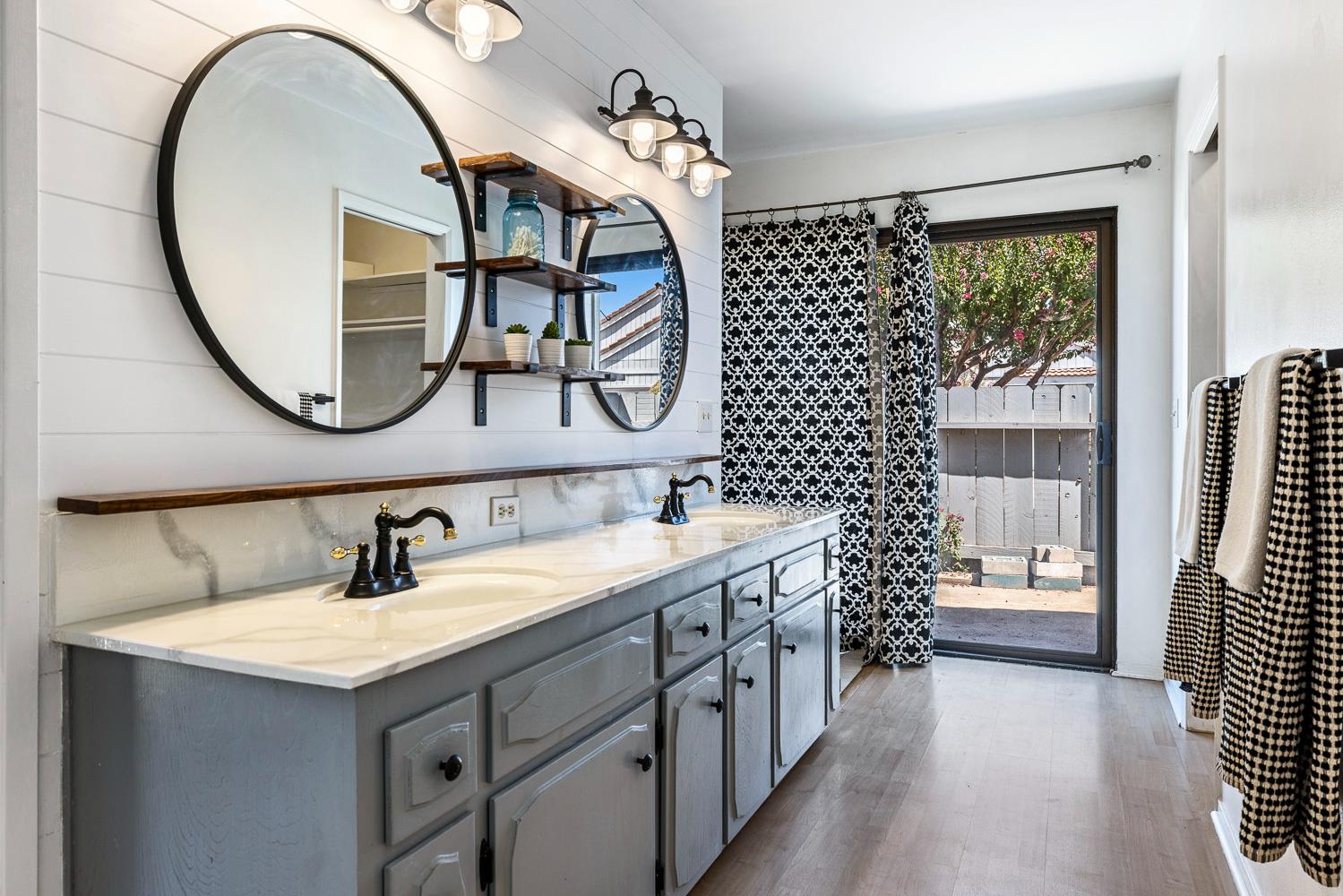 1842 Cougar Ln, Clovis, CA 93611