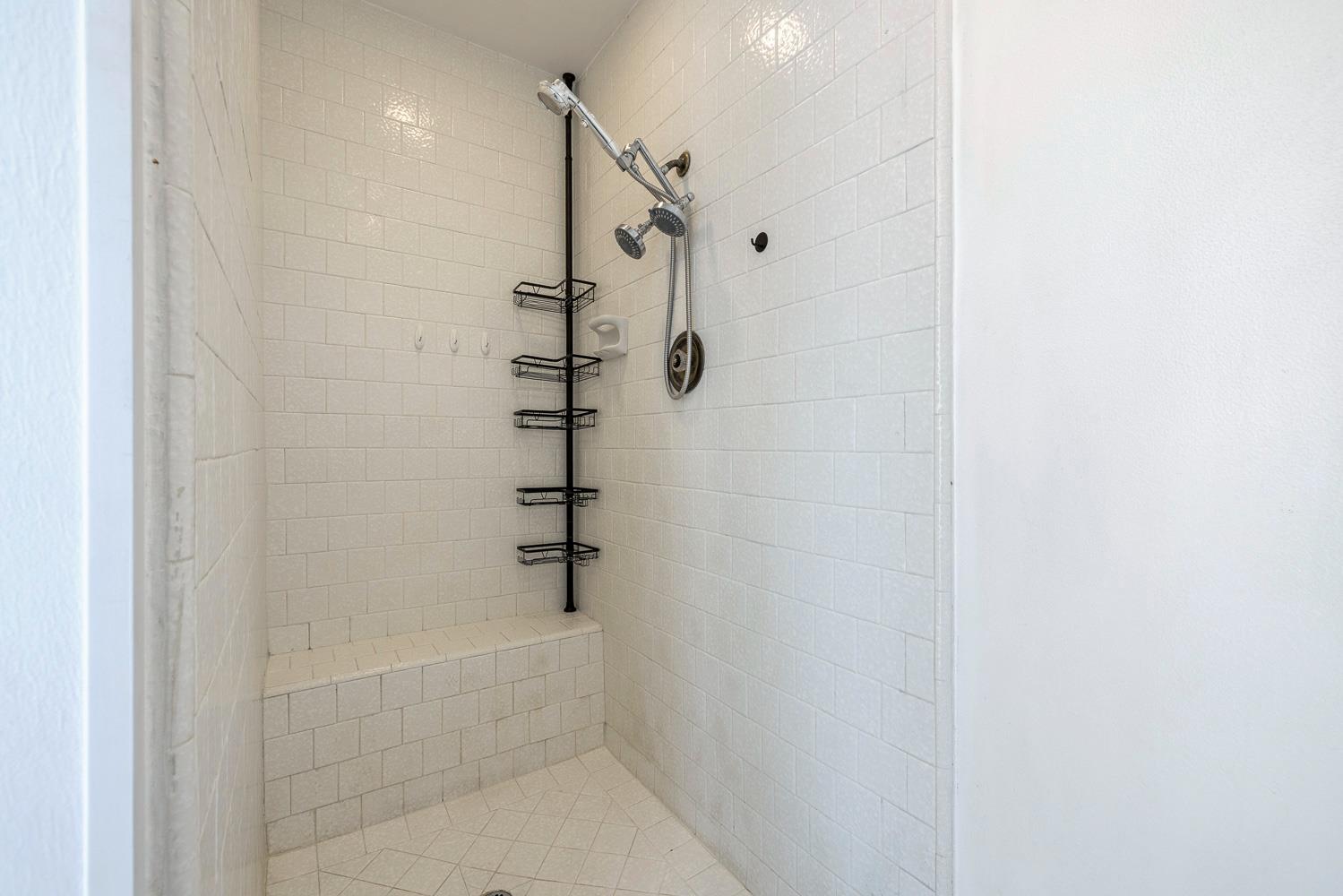 1842 Cougar Ln, Clovis, CA 93611