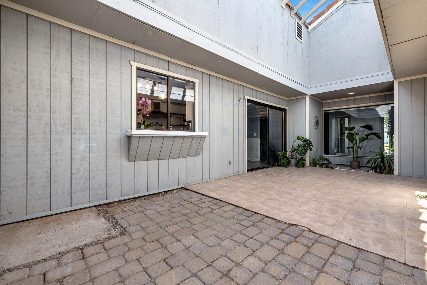 1842 Cougar Ln, Clovis, CA 93611