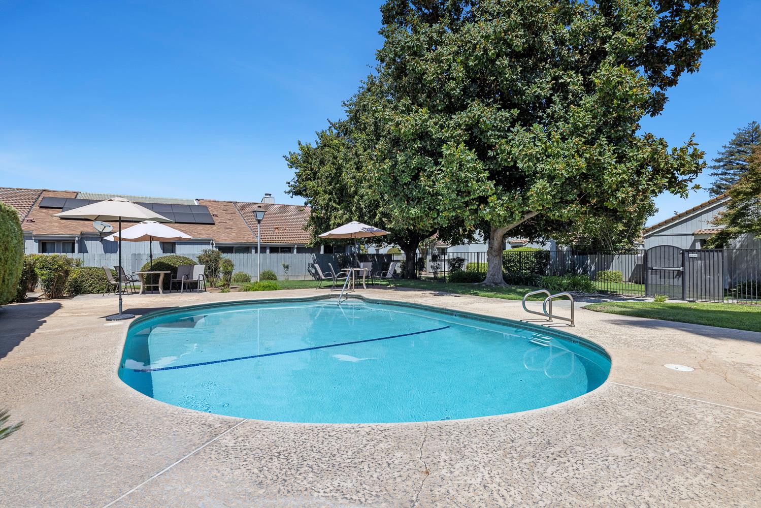 1842 Cougar Ln, Clovis, CA 93611