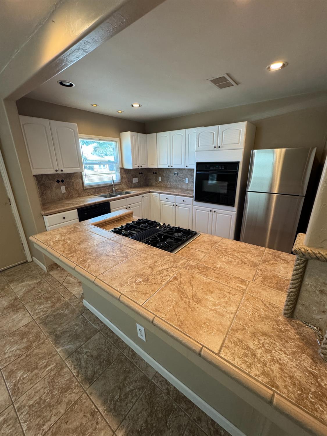 317 Oleander Ave, Lemoore, CA 93245