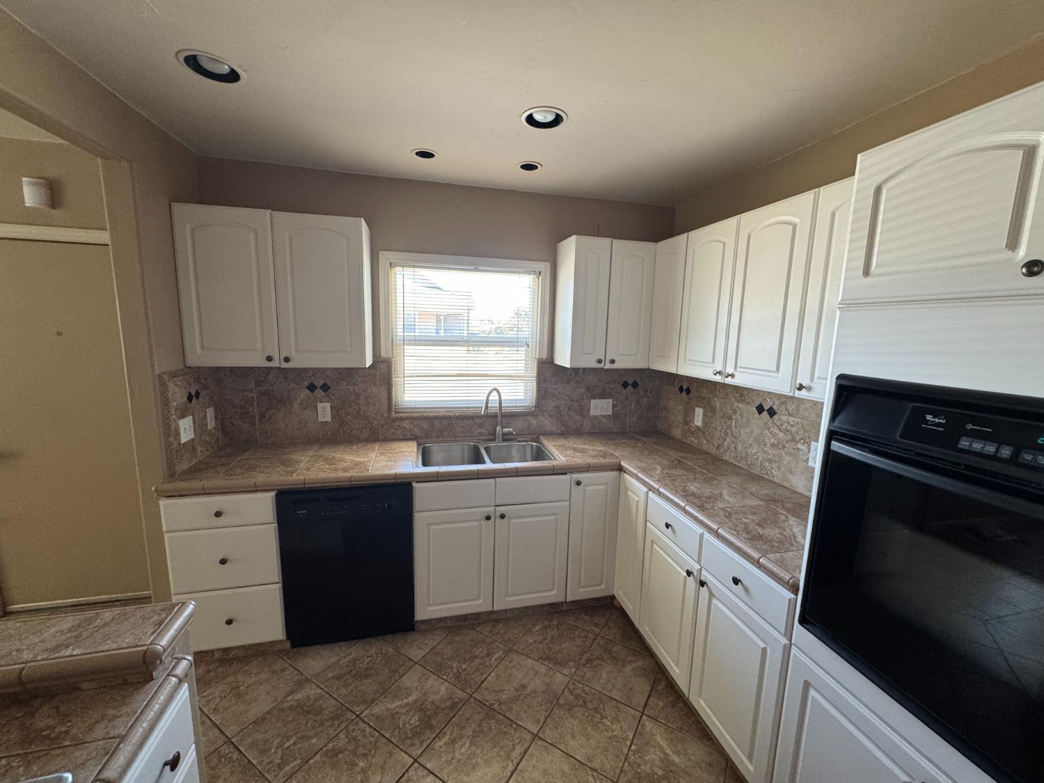 317 Oleander Ave, Lemoore, CA 93245