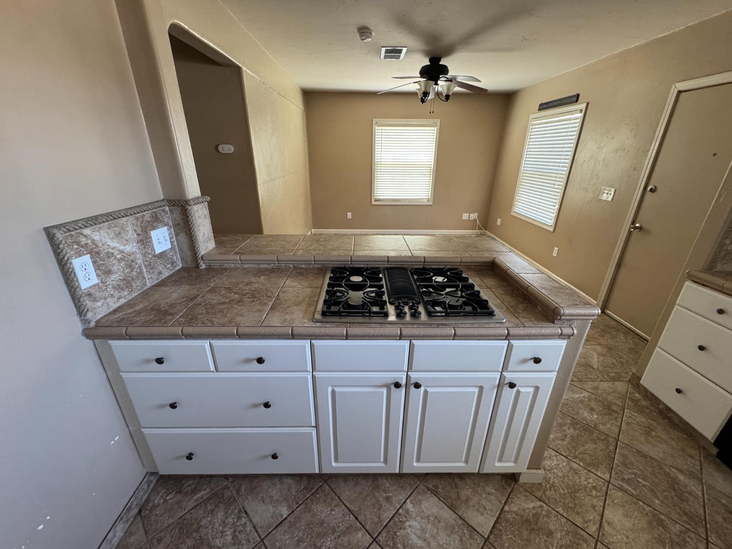 317 Oleander Ave, Lemoore, CA 93245