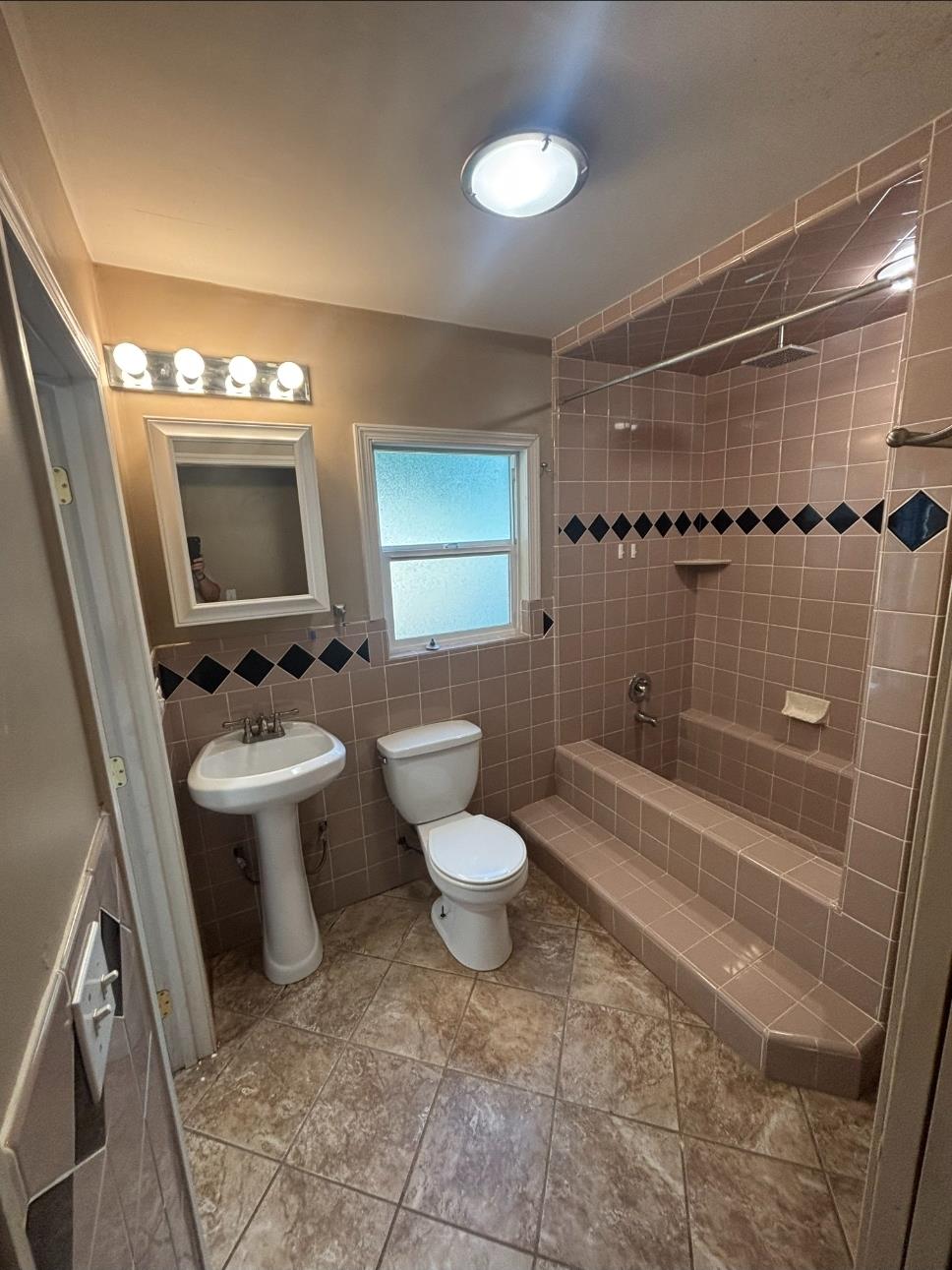 317 Oleander Ave, Lemoore, CA 93245