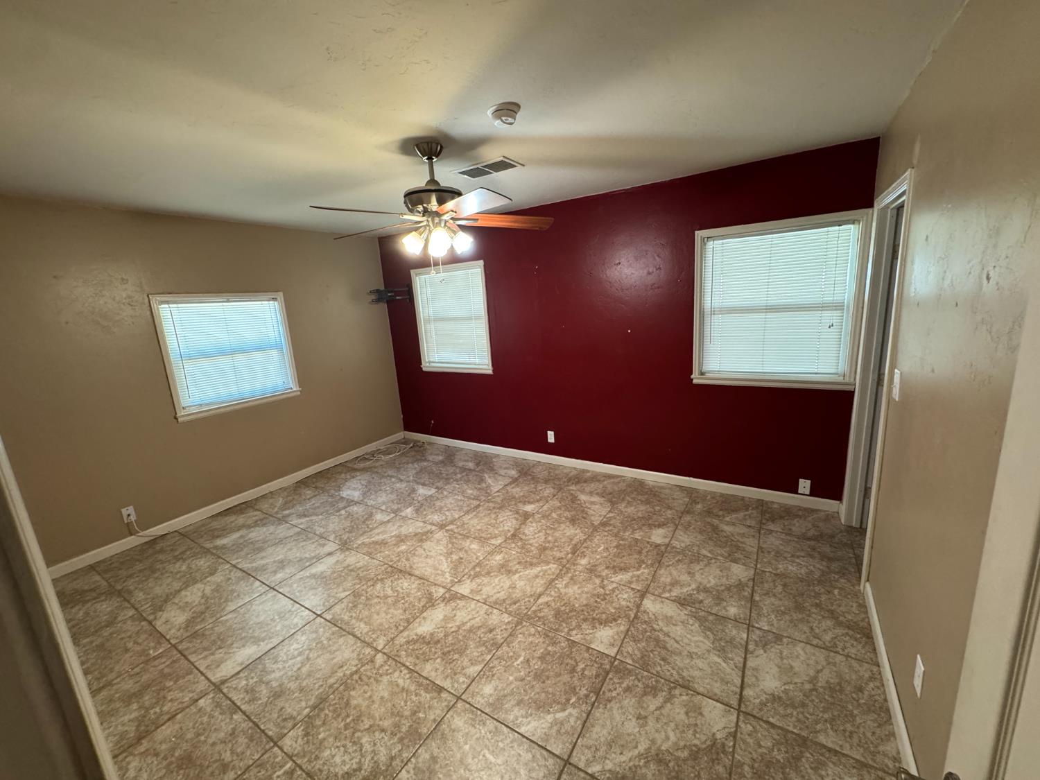 317 Oleander Ave, Lemoore, CA 93245