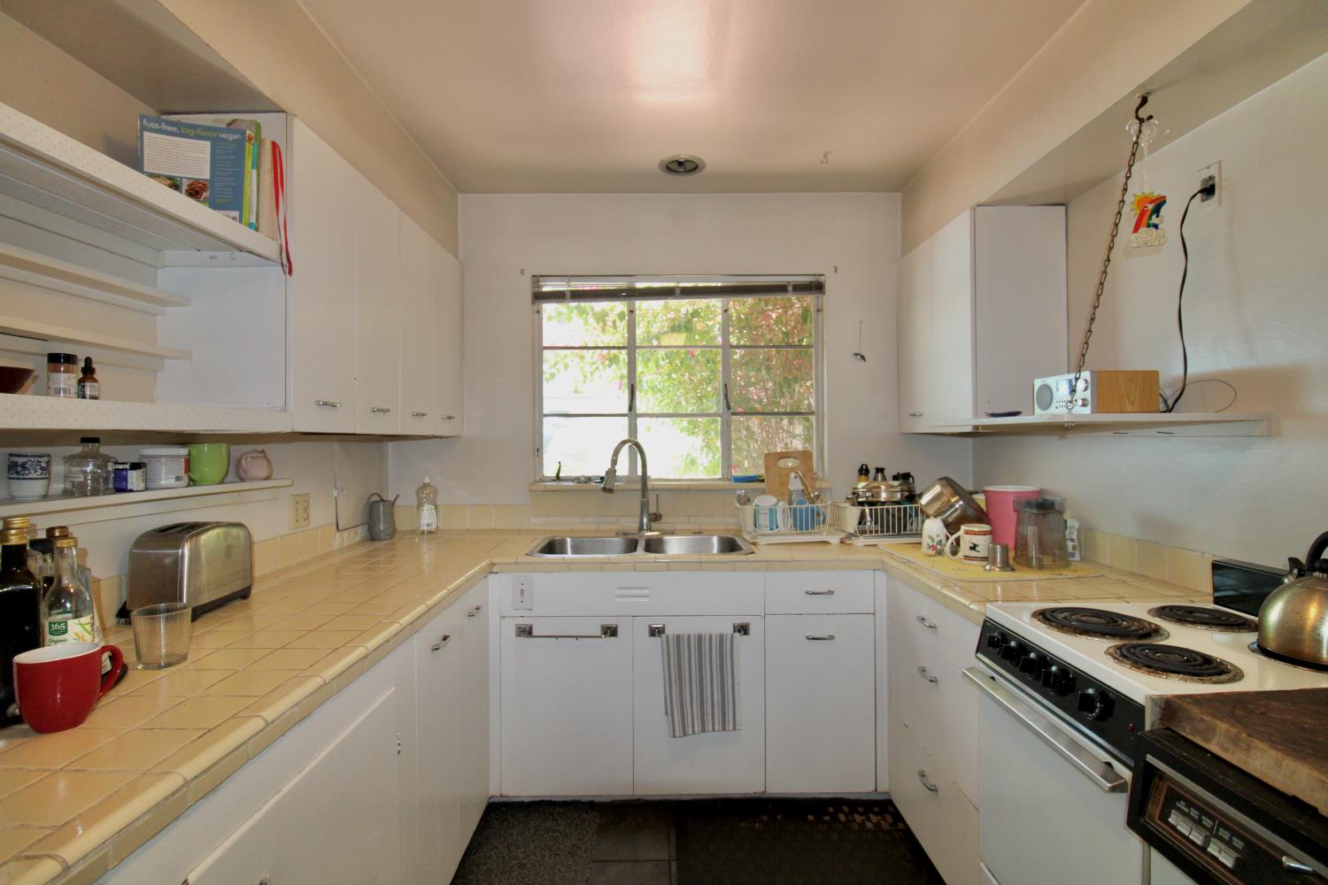 736 E Andrews Ave, Fresno, CA 93704