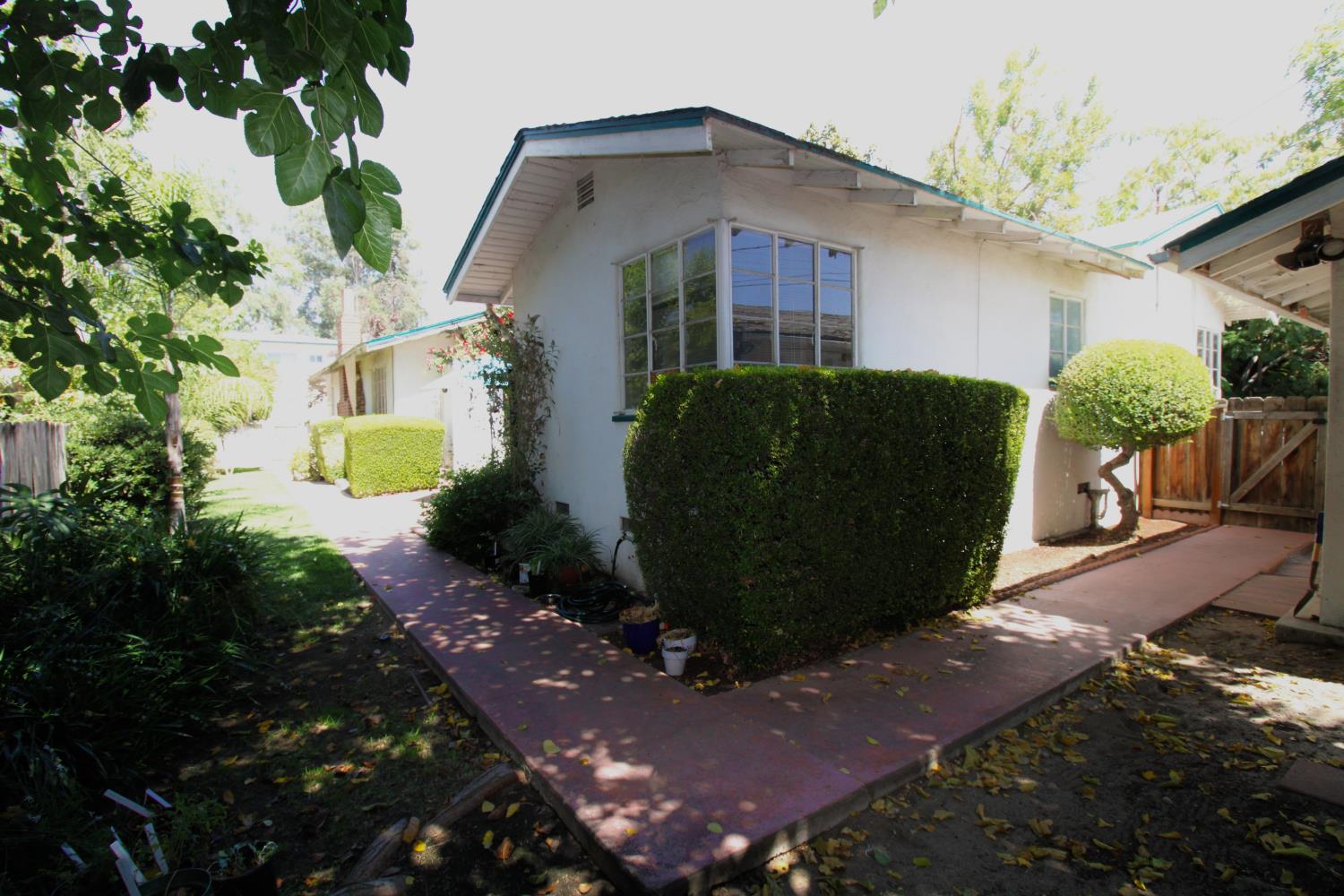 736 E Andrews Ave, Fresno, CA 93704