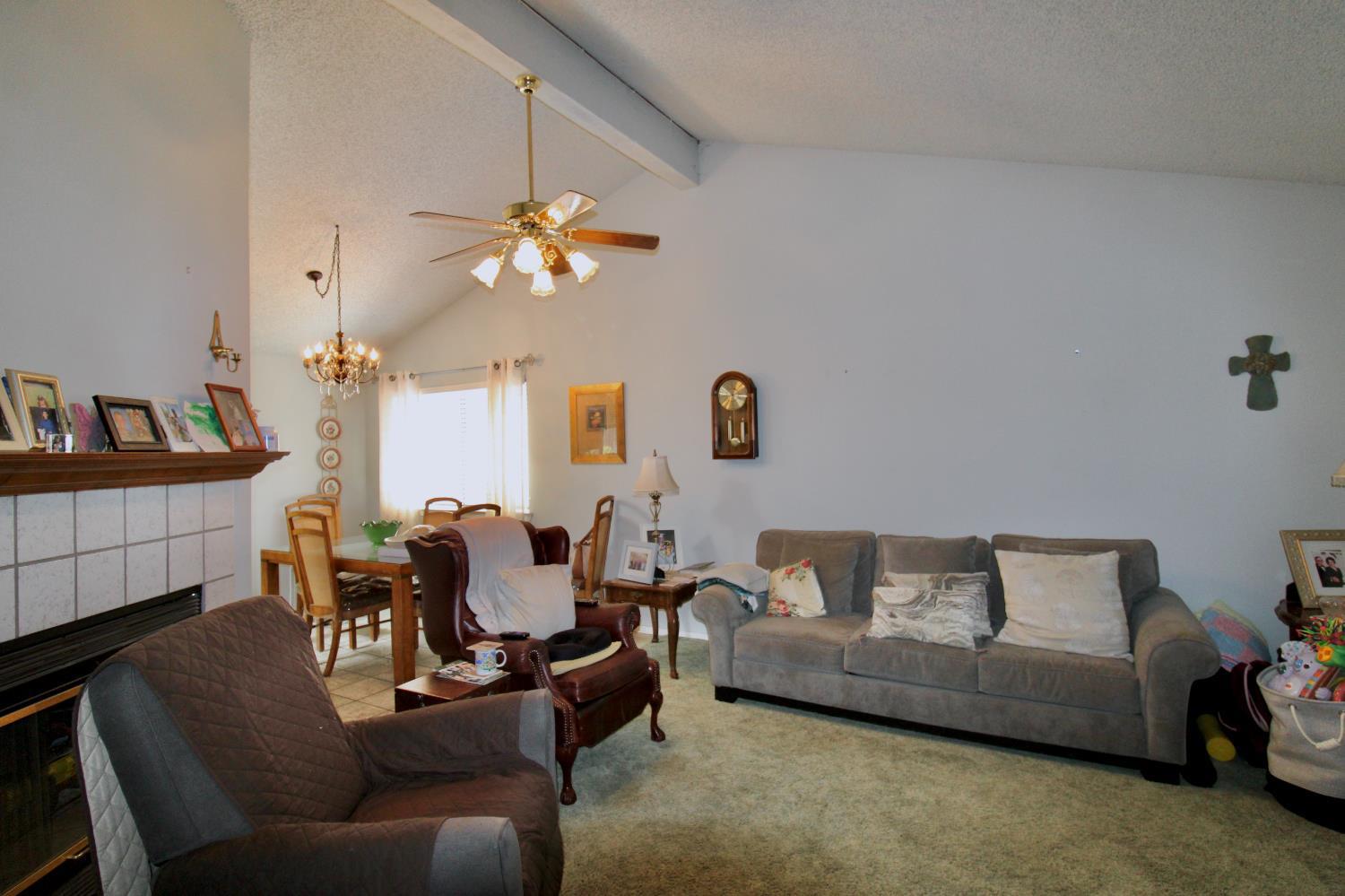 422 N Purdue Ave, Fresno, CA 93727