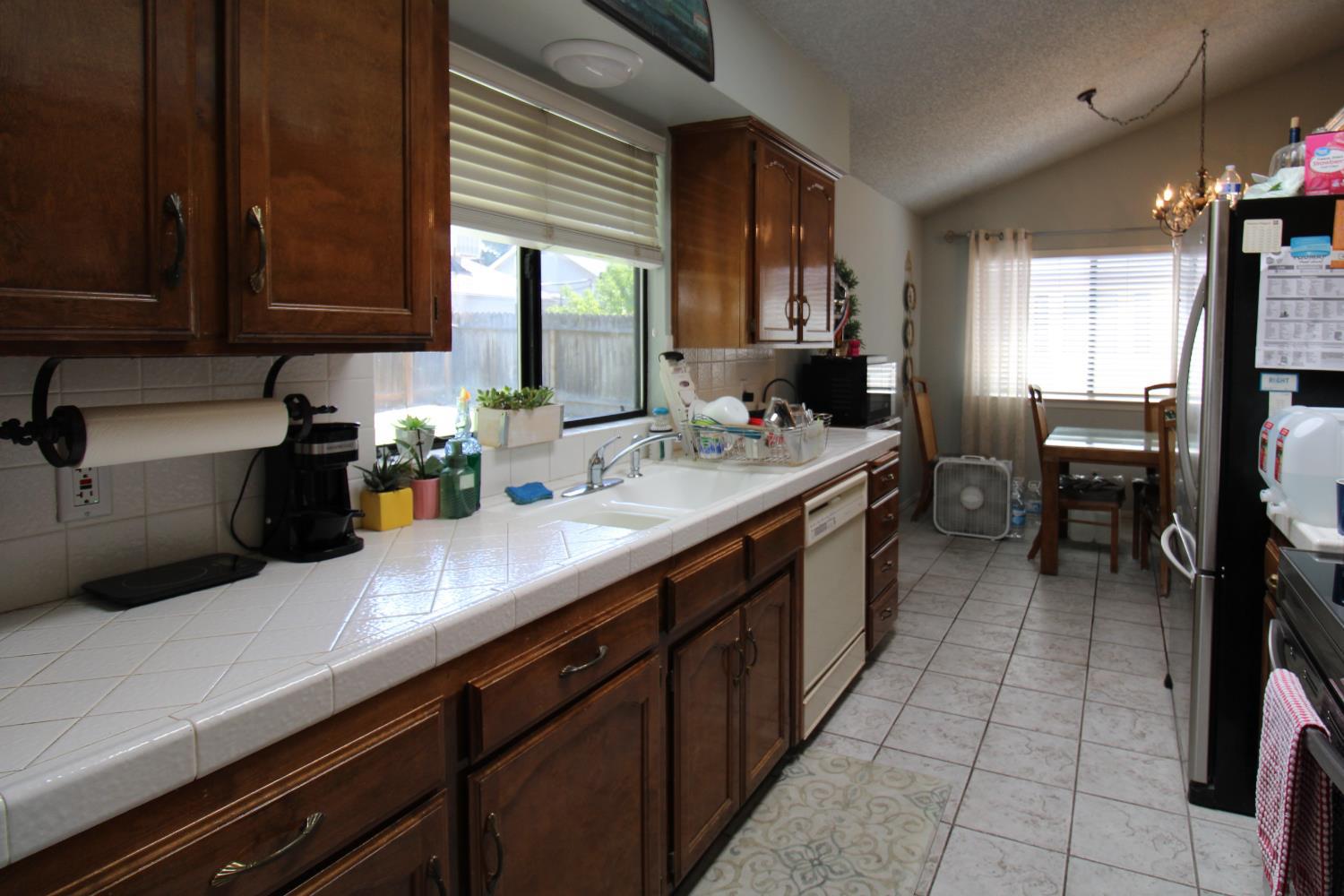 422 N Purdue Ave, Fresno, CA 93727