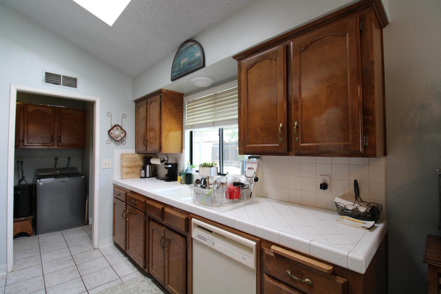 422 N Purdue Ave, Fresno, CA 93727