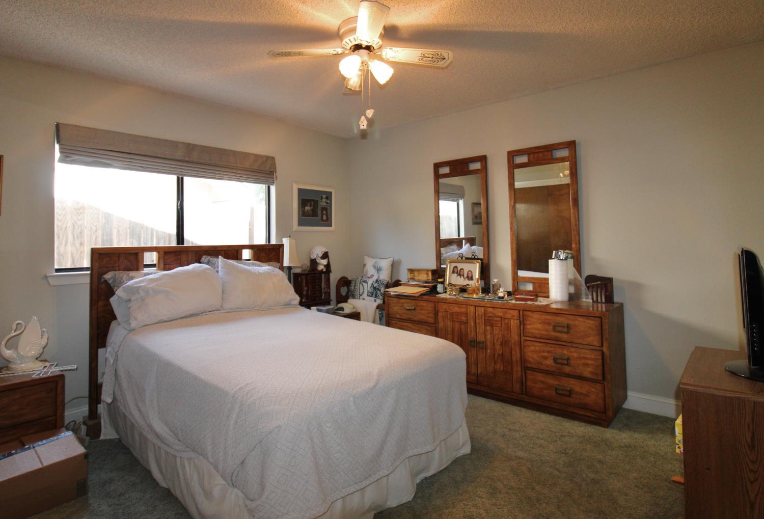 422 N Purdue Ave, Fresno, CA 93727