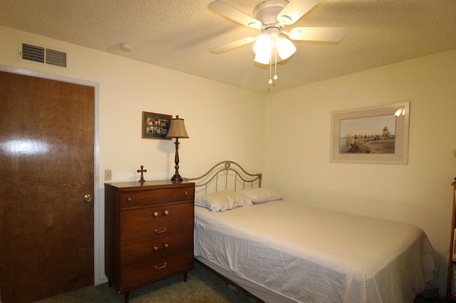 422 N Purdue Ave, Fresno, CA 93727