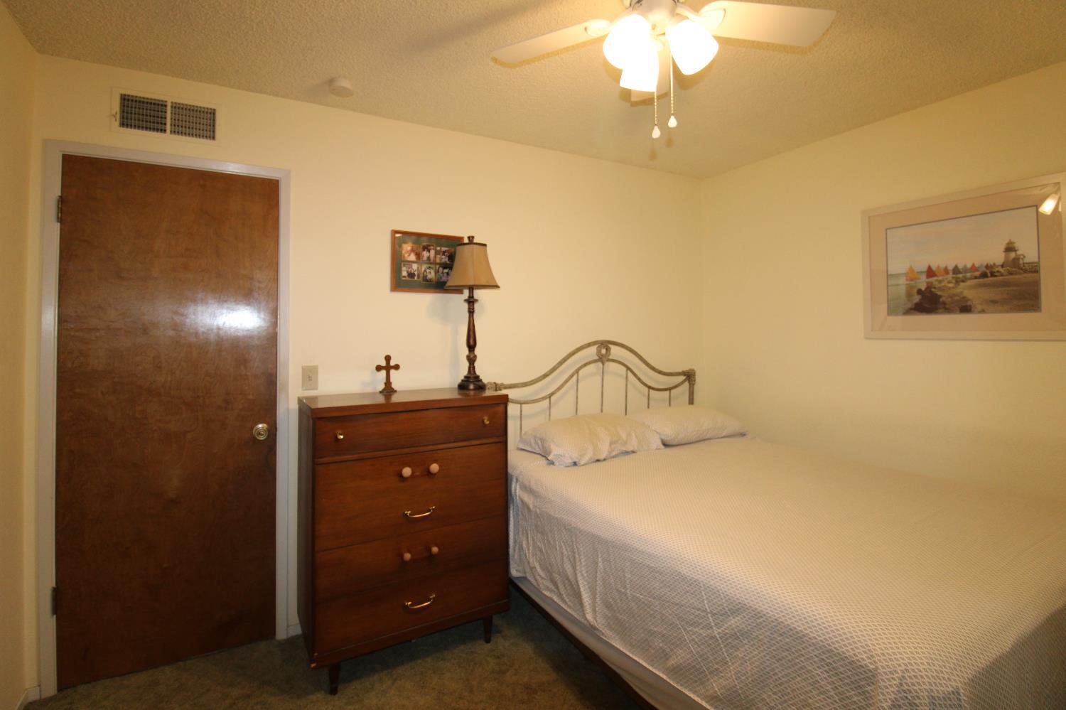 422 N Purdue Ave, Fresno, CA 93727