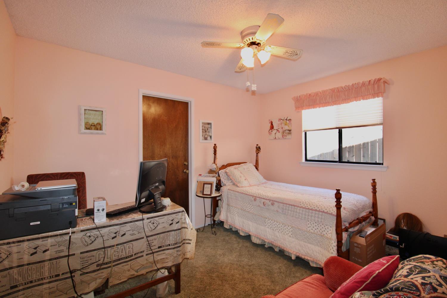 422 N Purdue Ave, Fresno, CA 93727