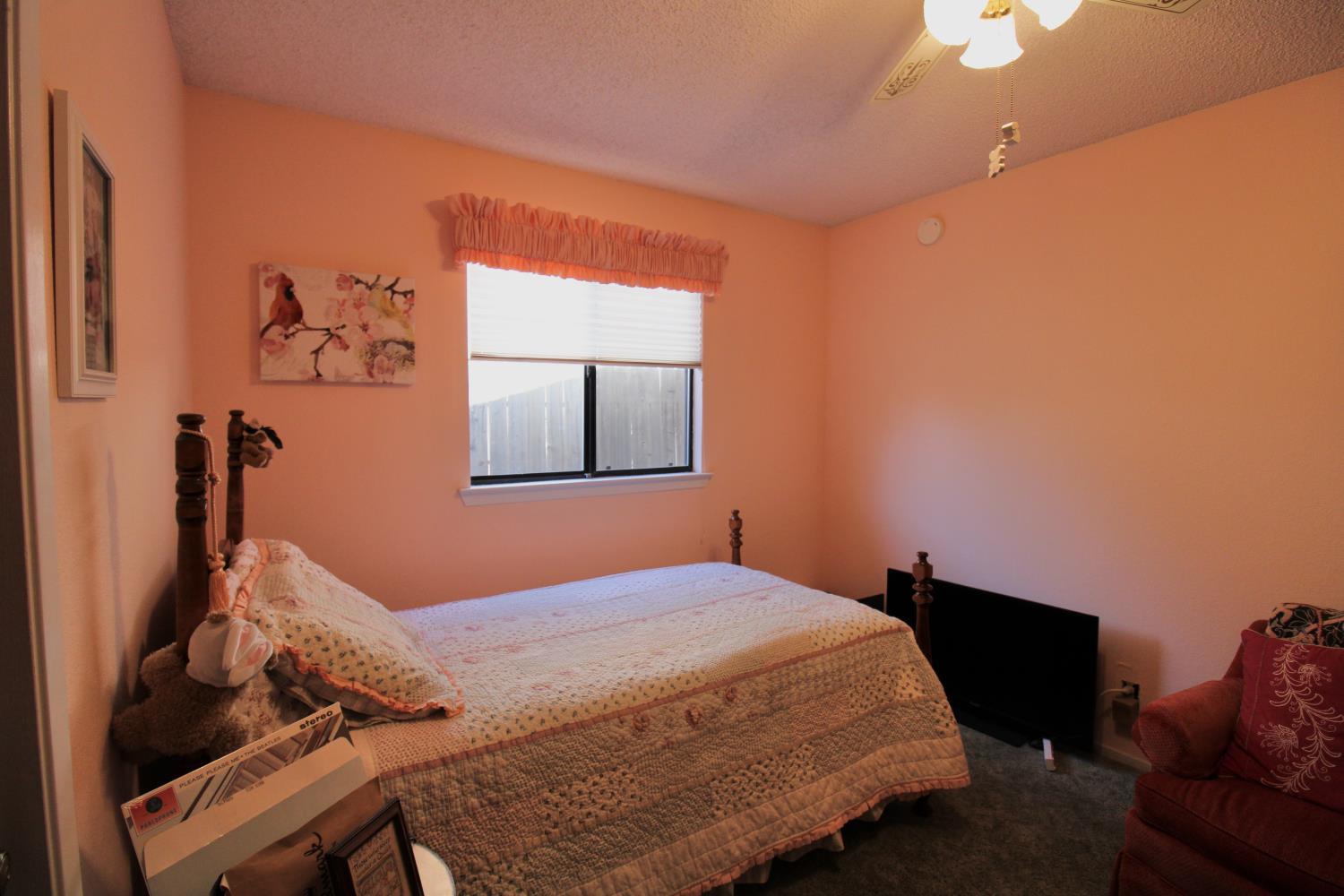 422 N Purdue Ave, Fresno, CA 93727