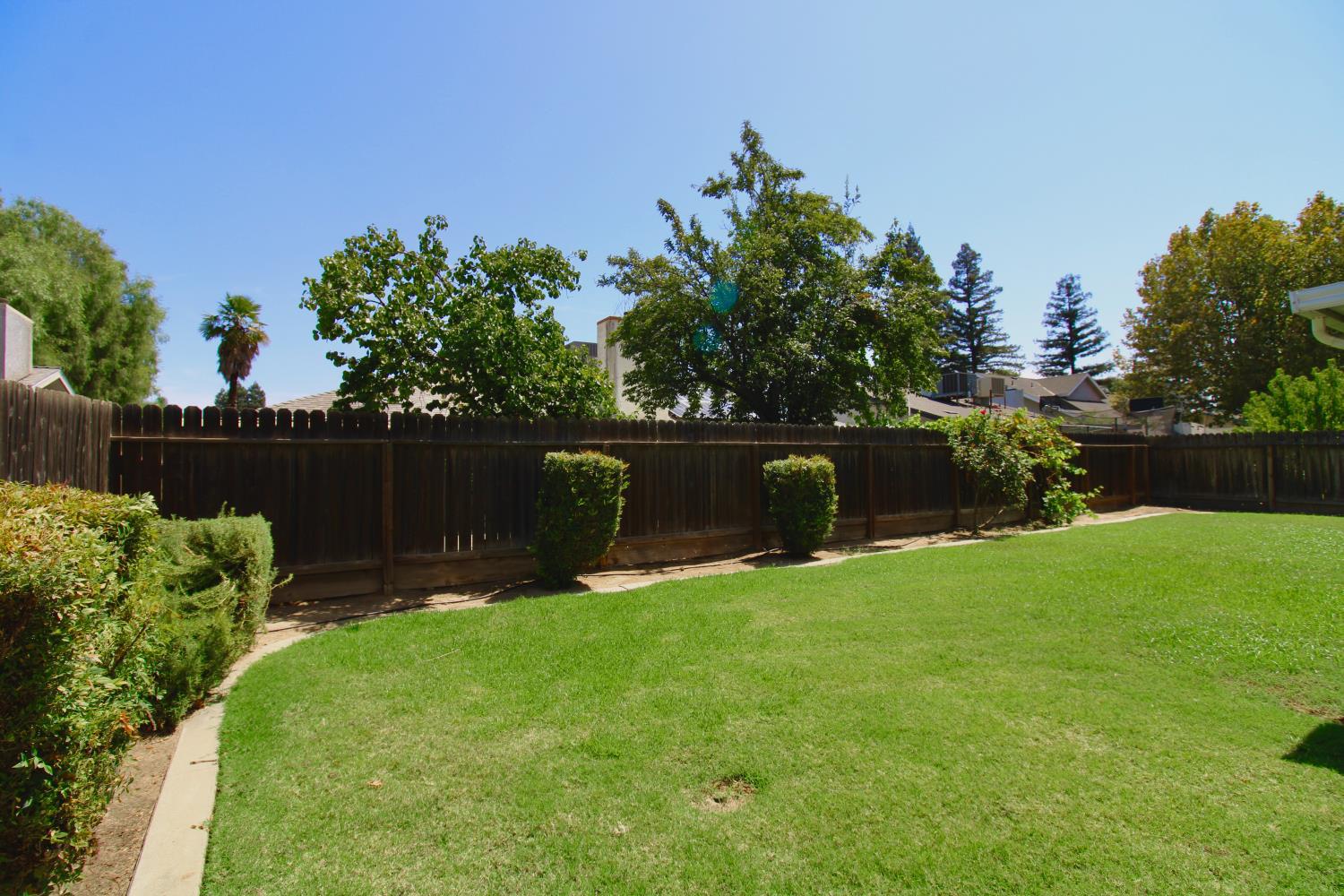 422 N Purdue Ave, Fresno, CA 93727