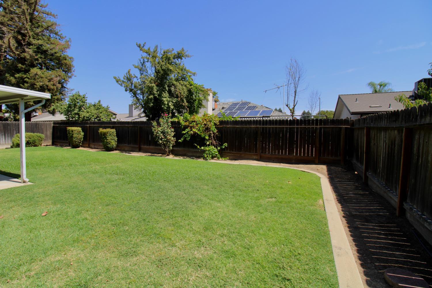 422 N Purdue Ave, Fresno, CA 93727