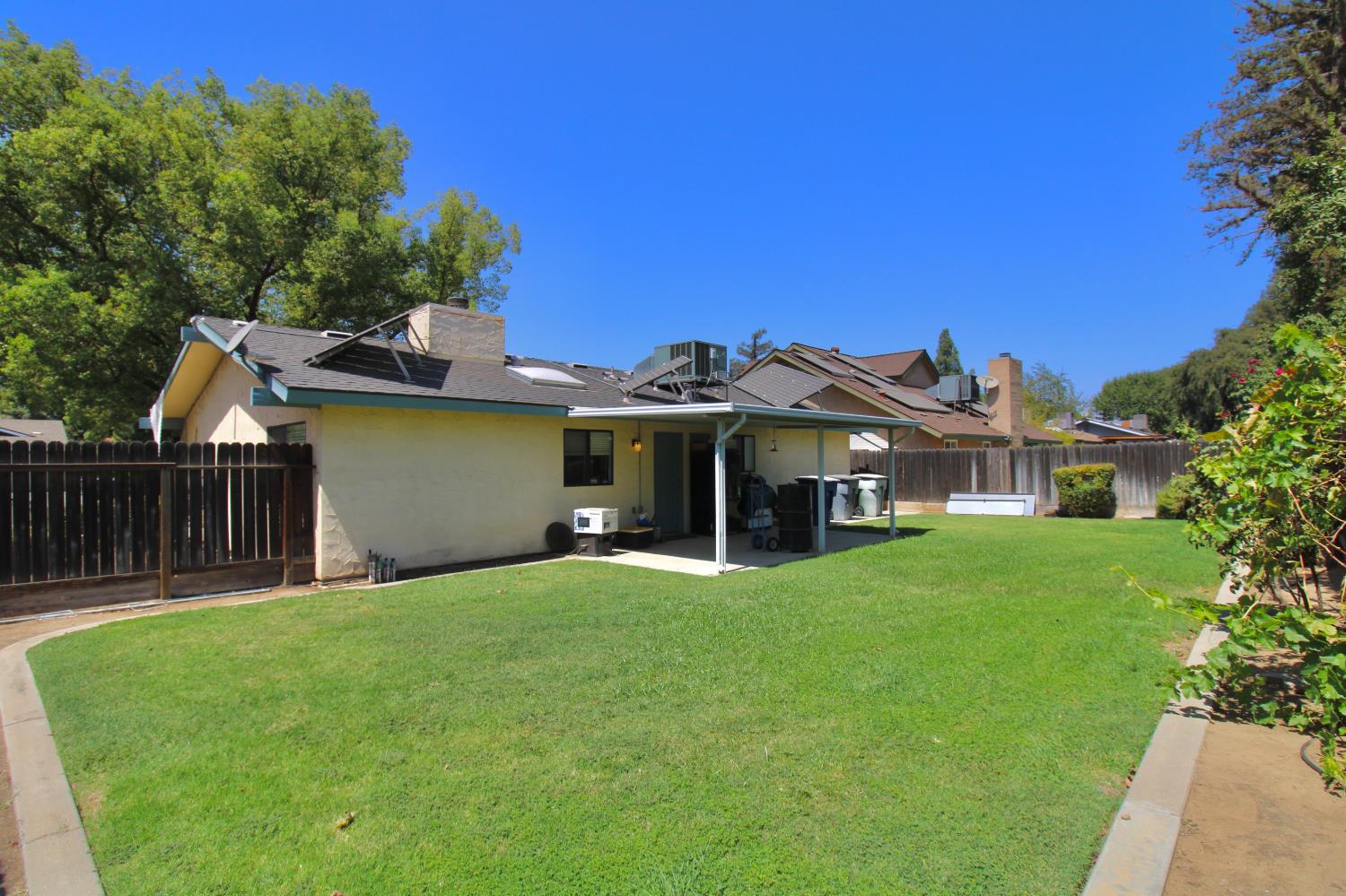 422 N Purdue Ave, Fresno, CA 93727