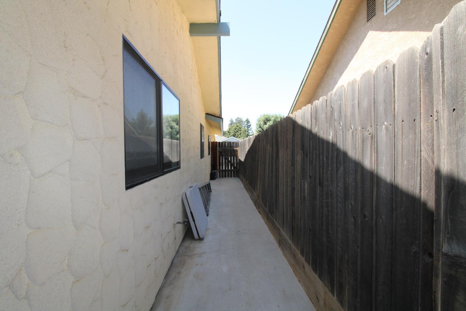 422 N Purdue Ave, Fresno, CA 93727