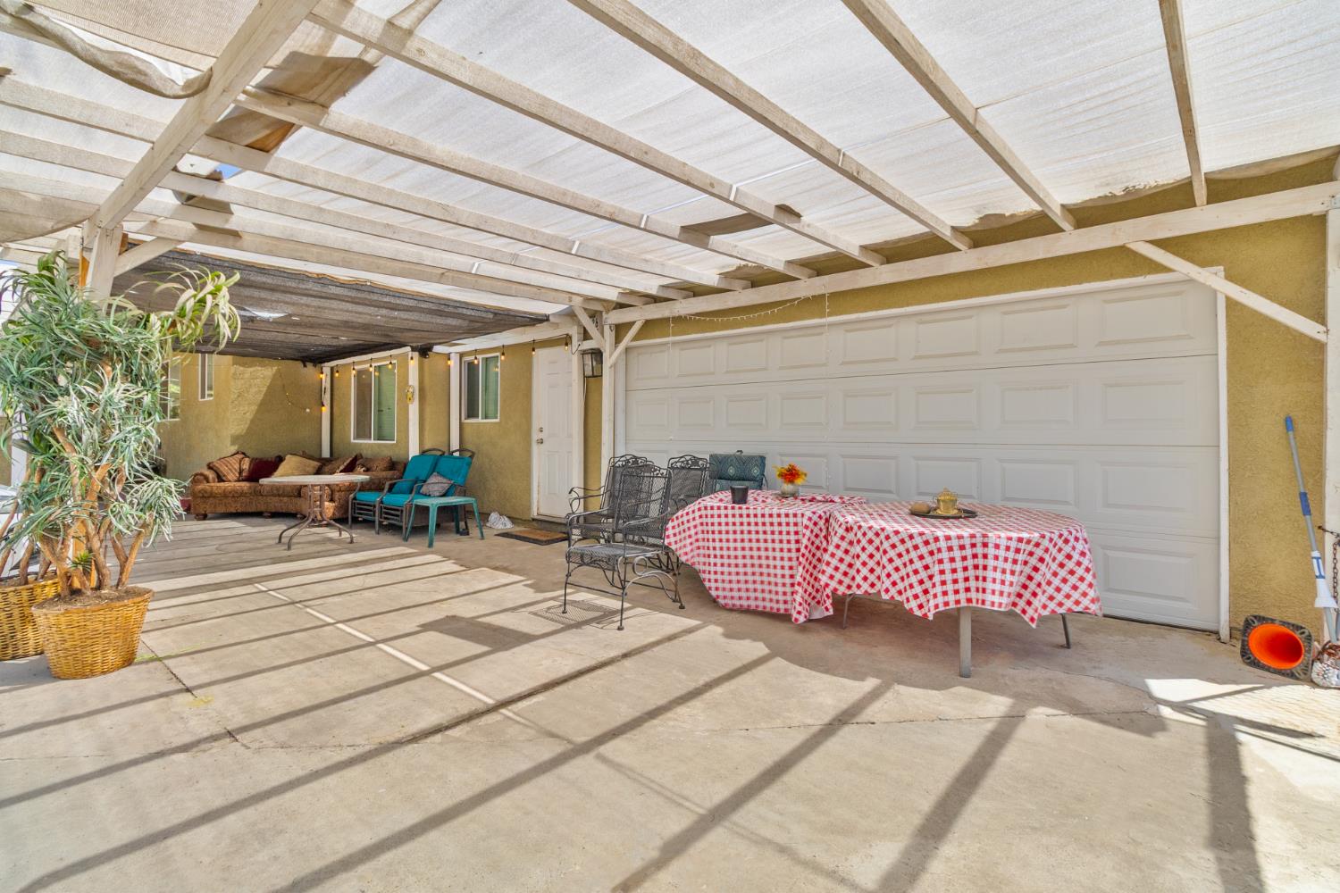 3280 Mccall Ave, Selma, CA 93662