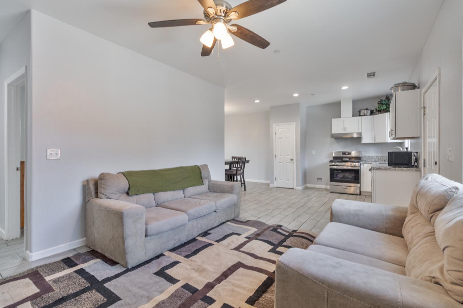 3280 Mccall Ave, Selma, CA 93662