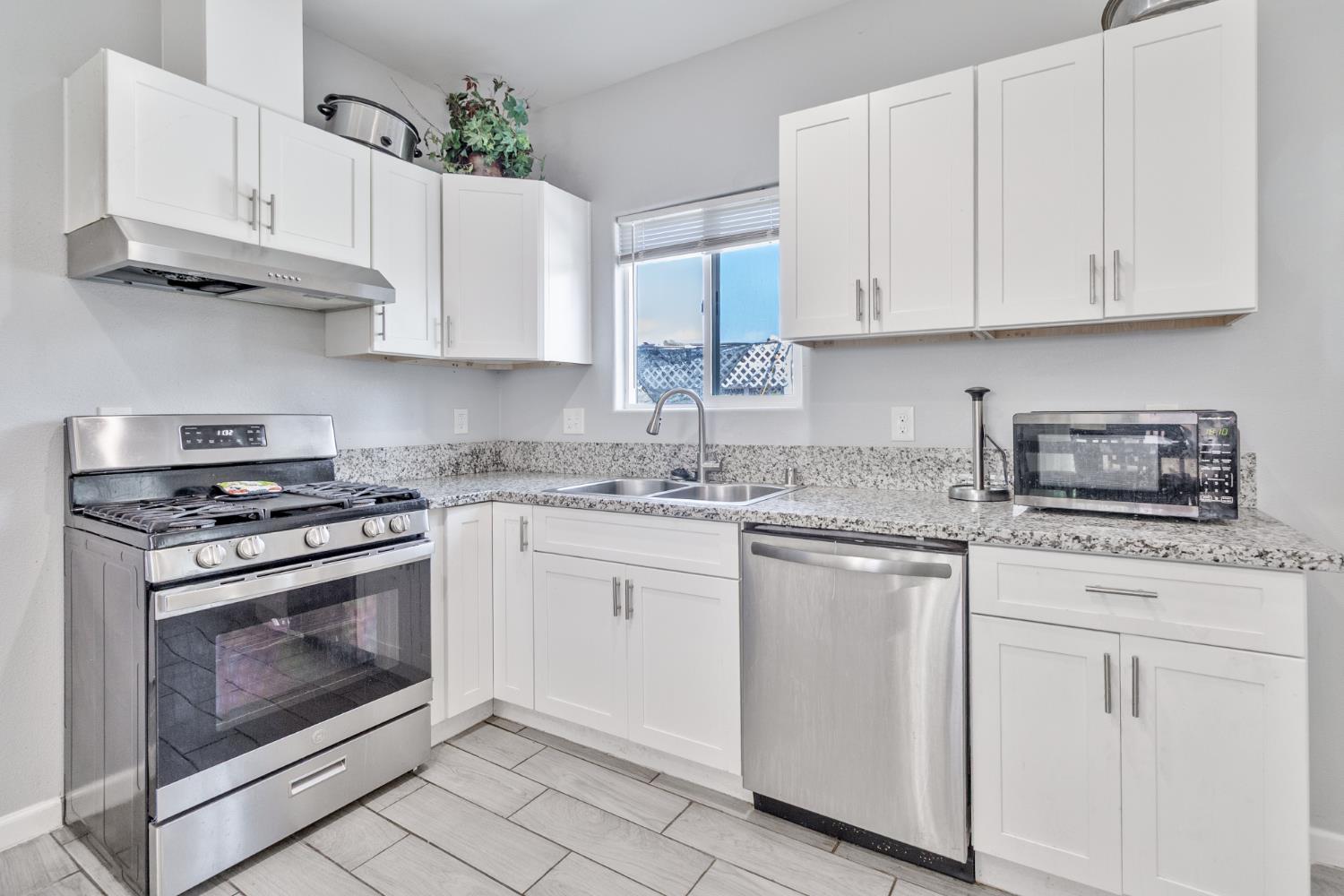 3280 Mccall Ave, Selma, CA 93662