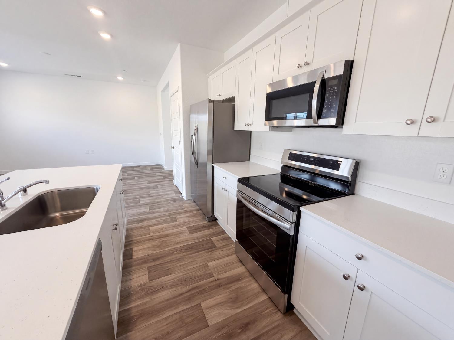 3261 Carambola Ave, Clovis, CA 93619