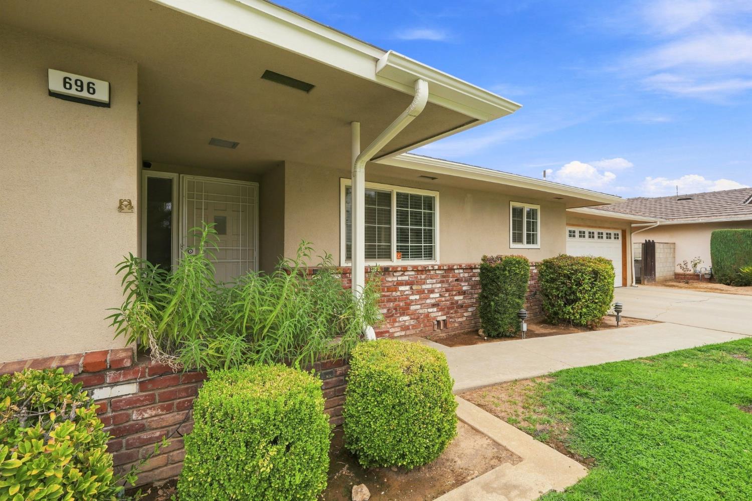 696 W Celeste Ave, Fresno, CA 93704
