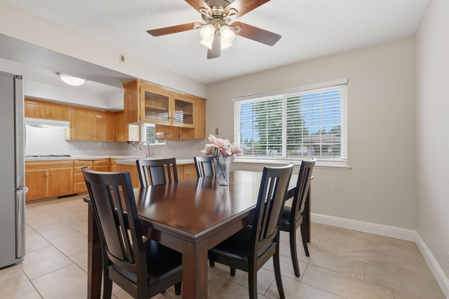 696 W Celeste Ave, Fresno, CA 93704