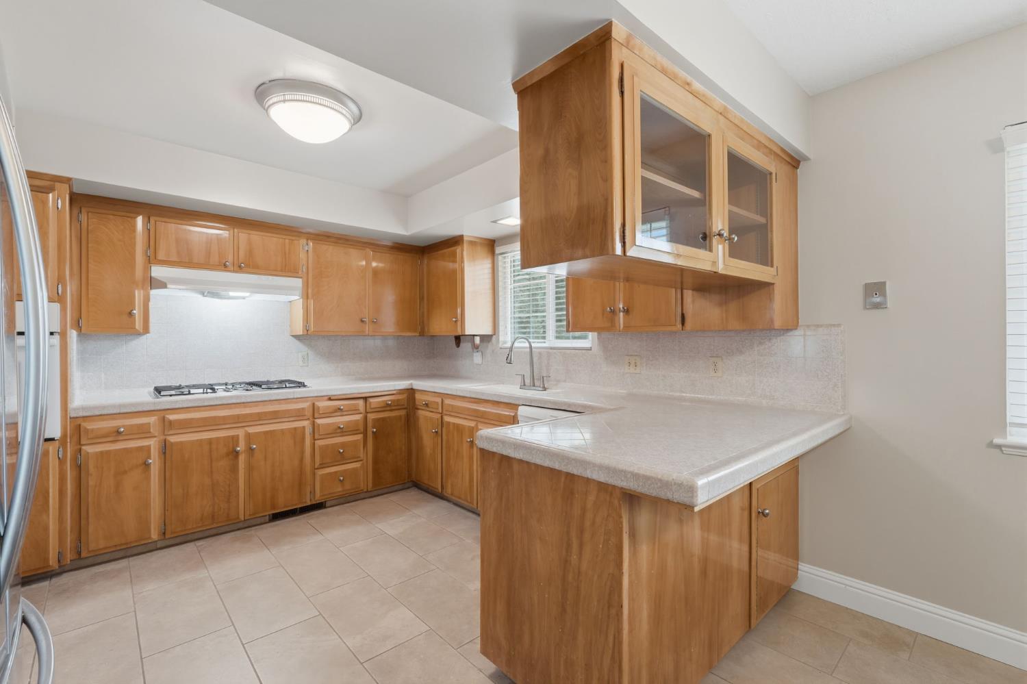 696 W Celeste Ave, Fresno, CA 93704